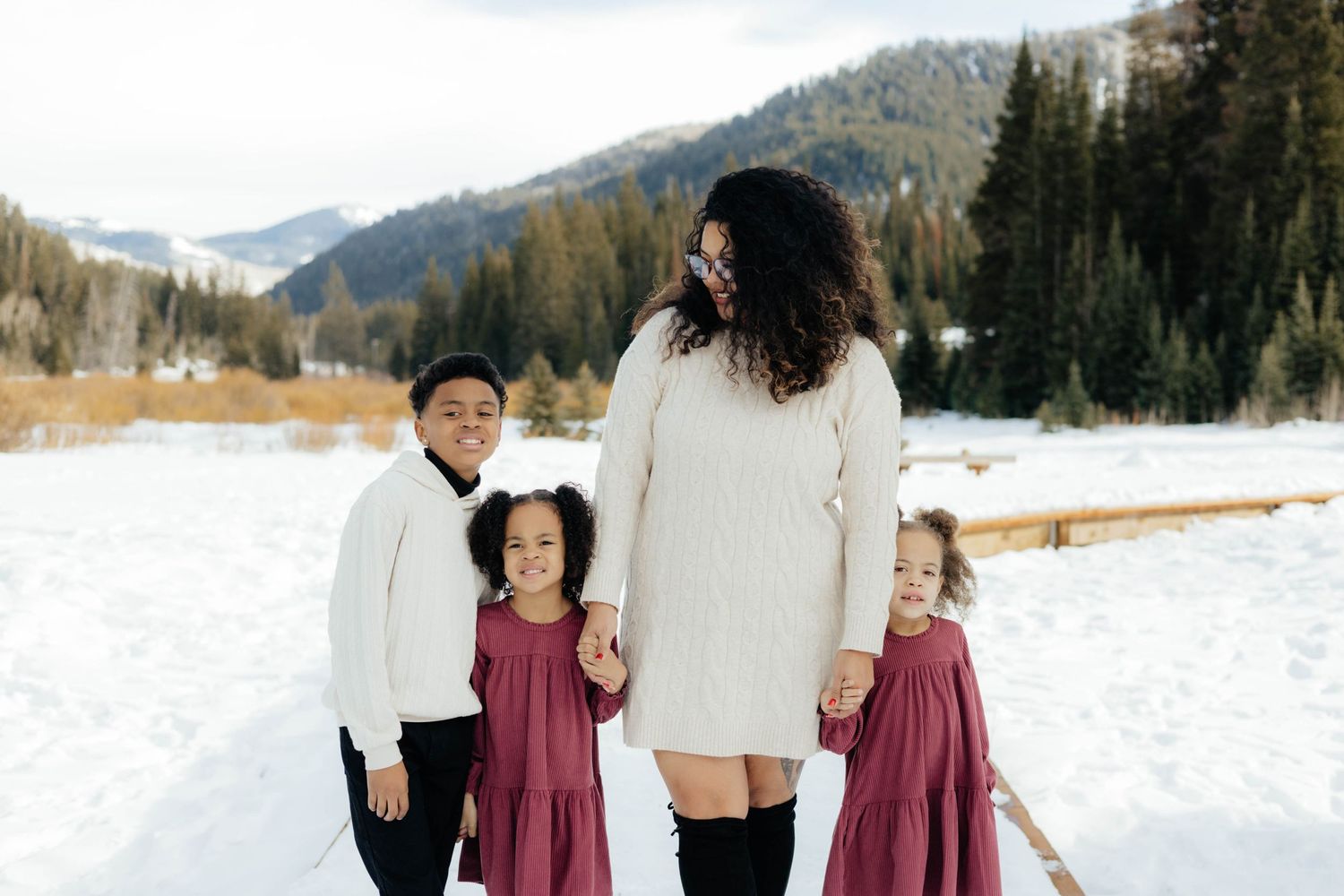 Winter engagement photos in a snowy mountain landscape.