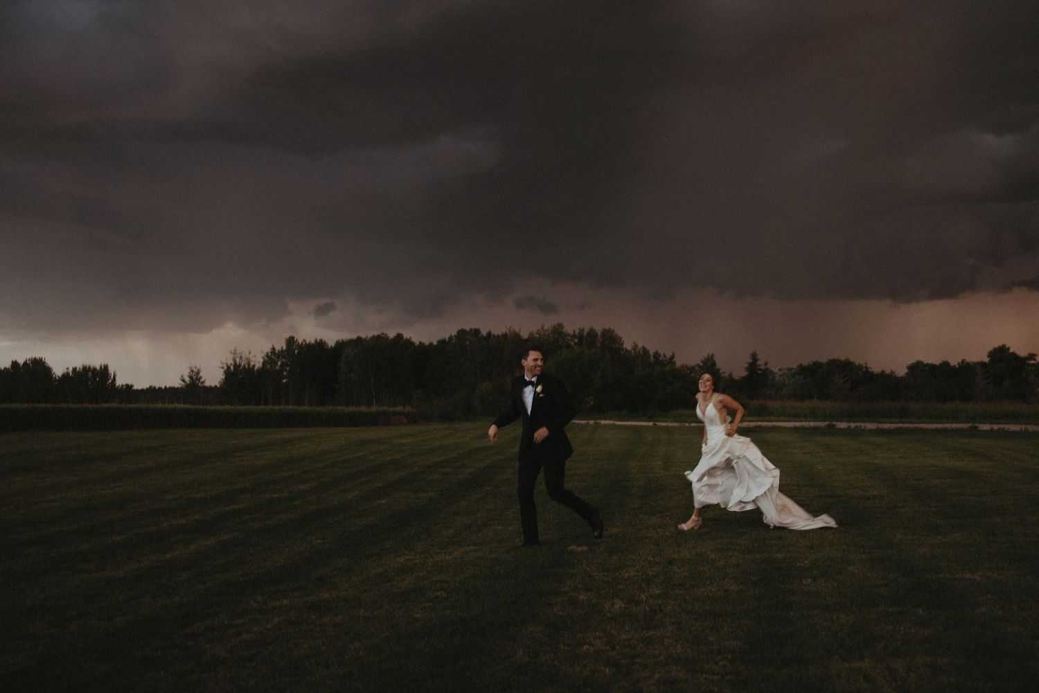Central Alberta wedding, family, portrait & pet photographer servicing Leduc, Calmar, Devon, Thorsby, Millet, Edmonton and surrounding area.