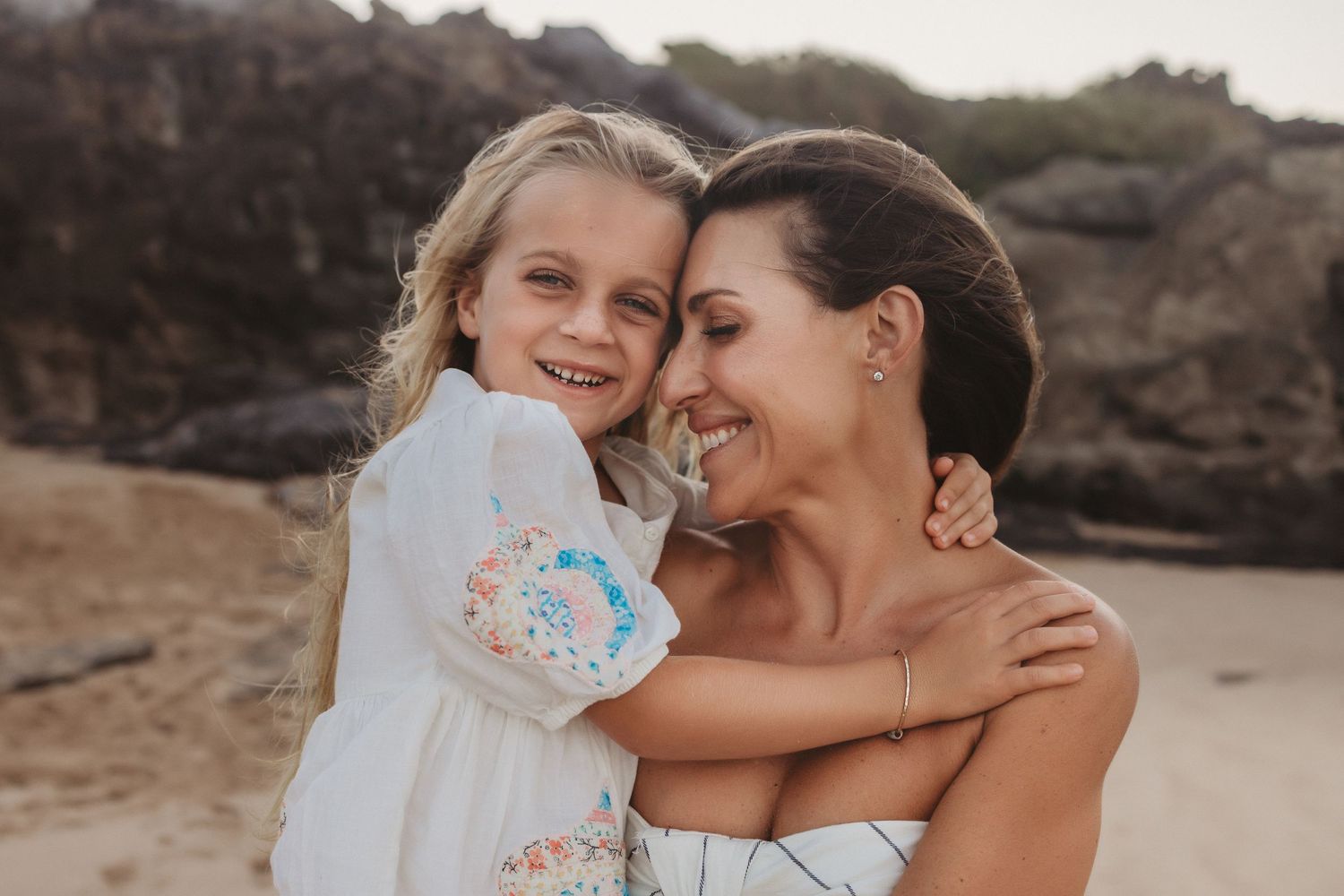 Family photo in Maui featuring mom and daughter