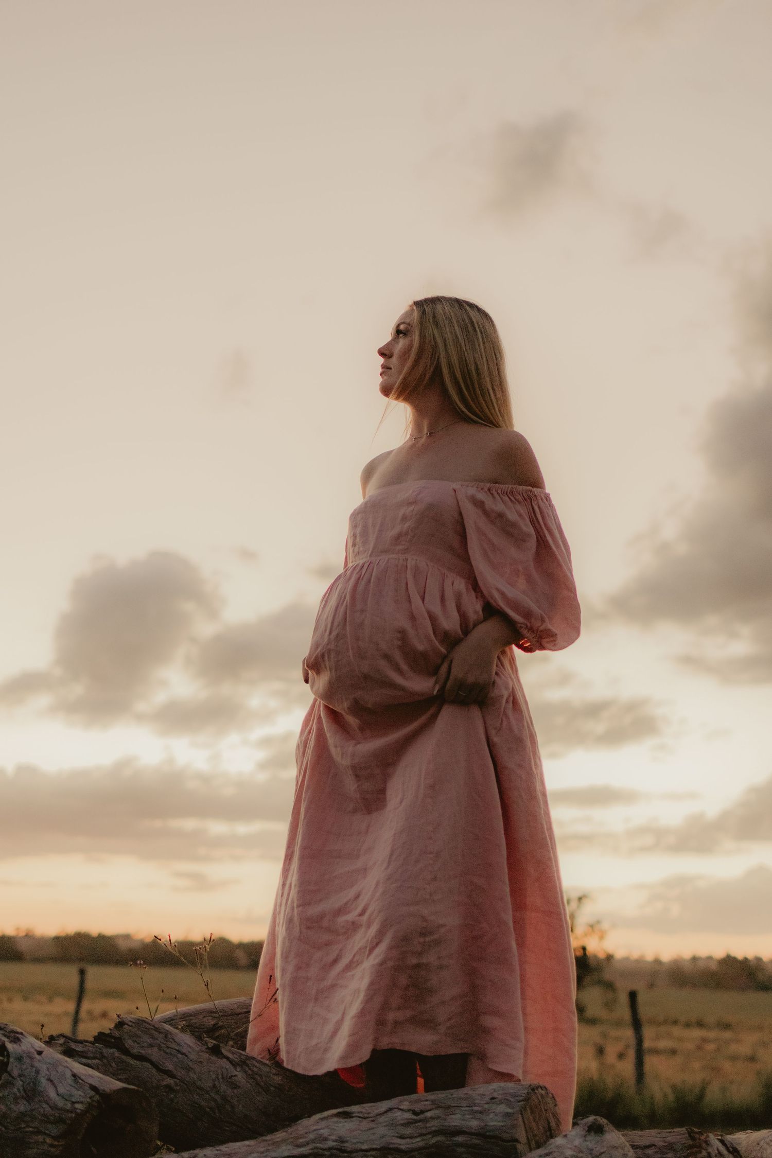 Toowoowmba photographer, maternity photography, toowoomba wardrobe hire, Mama Faka