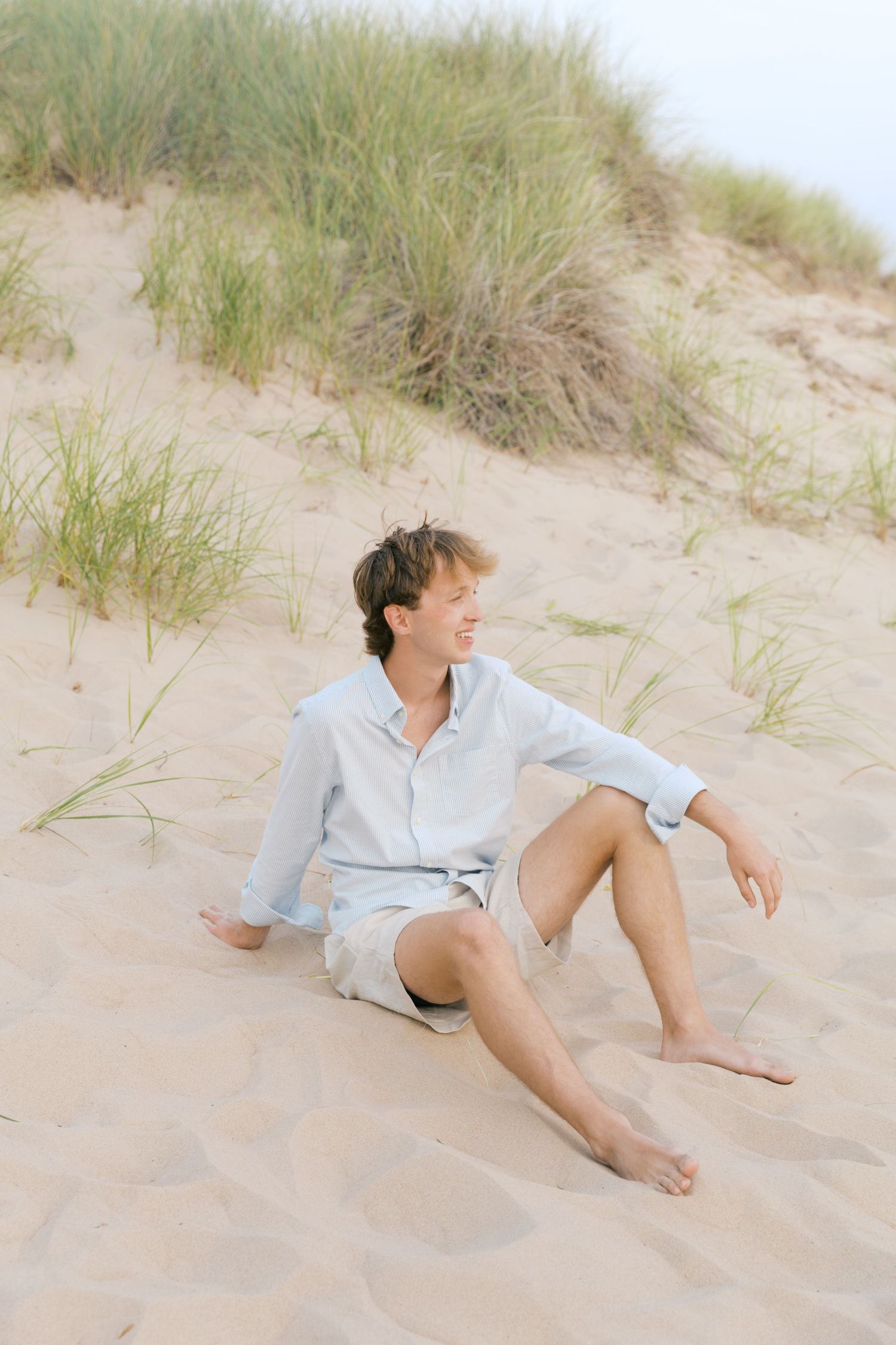 Grand Haven Summer Beach Family Pictures Lake Michigan. West Michigan Family Photographer Blue and white beach family outfit inspiration