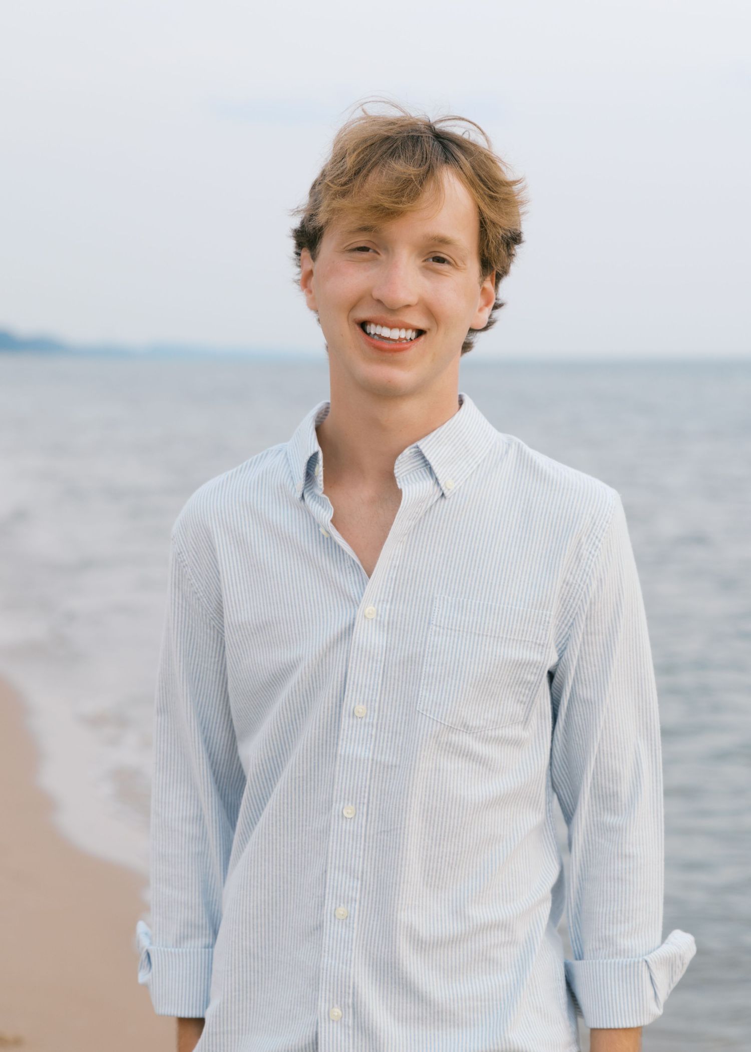Grand Haven Summer Beach Family Pictures Lake Michigan. West Michigan Family Photographer Blue and white beach family outfit inspiration