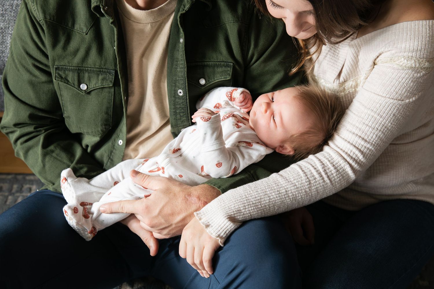 In home family portrait photography photo shoot, grand haven michigan family photographer, spring lake family michigan photographer