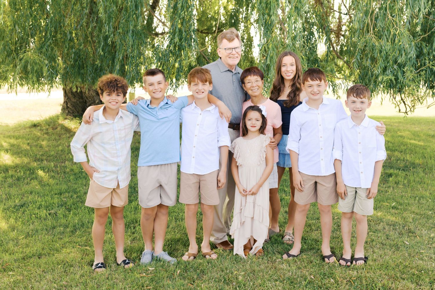 Extended family portrait photography session at harbor island grand haven michigan. Set in the spring with bright colors and willow trees.