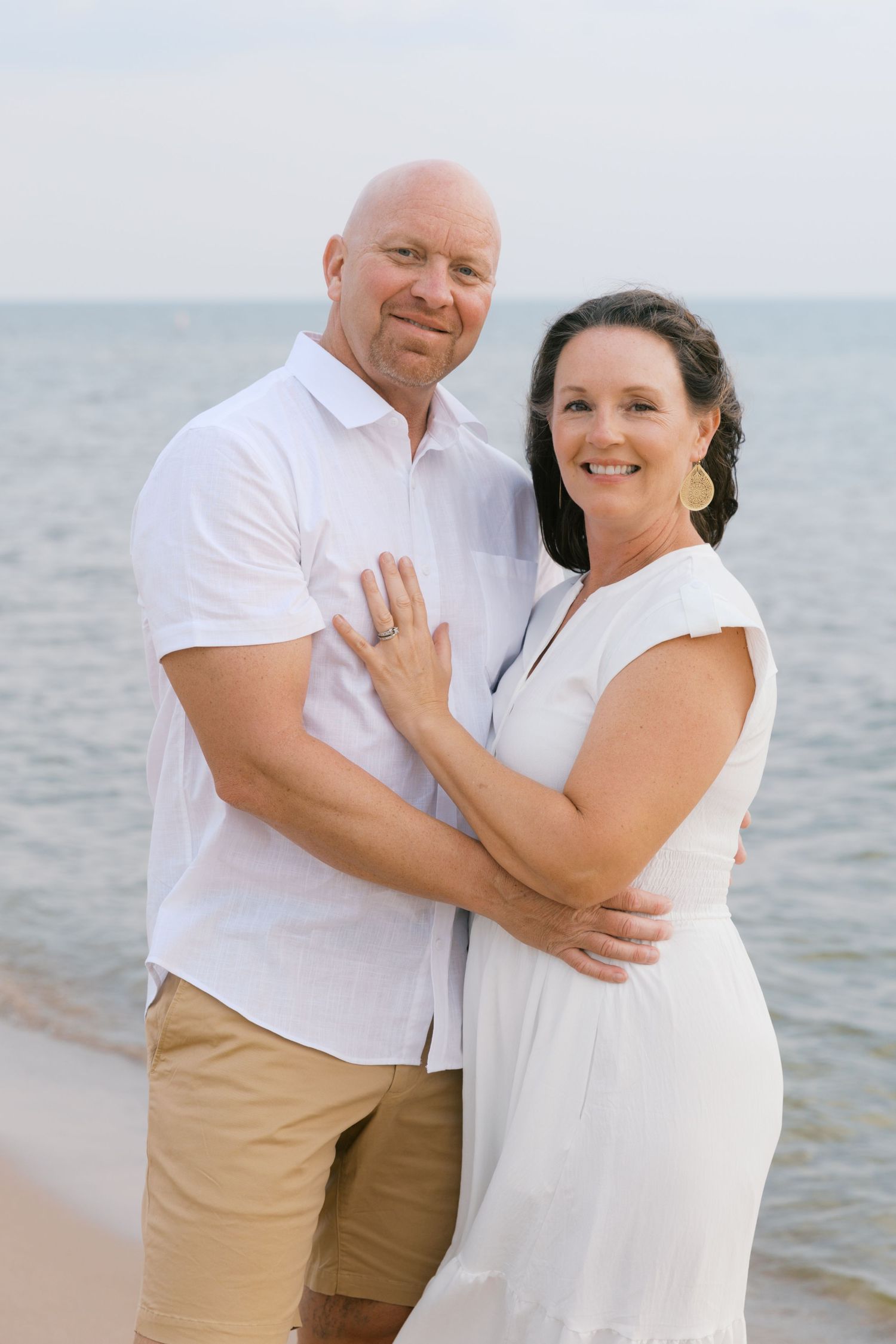 Grand Haven Summer Beach Family Pictures Lake Michigan. West Michigan Family Photographer Blue and white beach family outfit inspiration