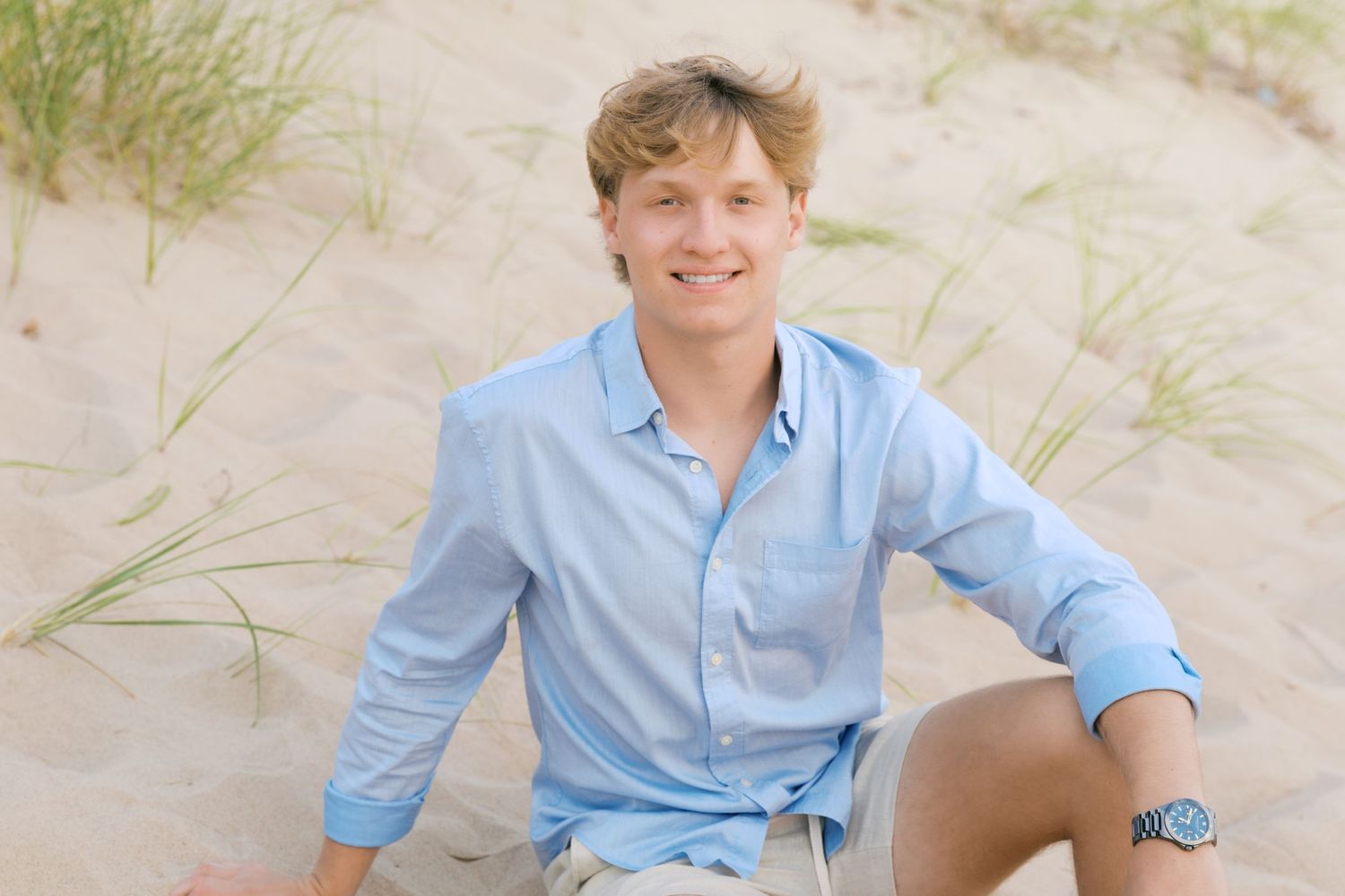 Grand Haven Summer Beach Family Pictures Lake Michigan. West Michigan Family Photographer Blue and white beach family outfit inspiration