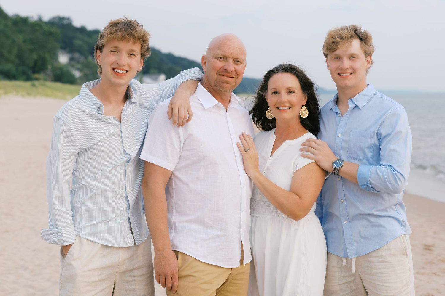 Grand Haven Summer Beach Family Pictures Lake Michigan. West Michigan Family Photographer Blue and white beach family outfit inspiration