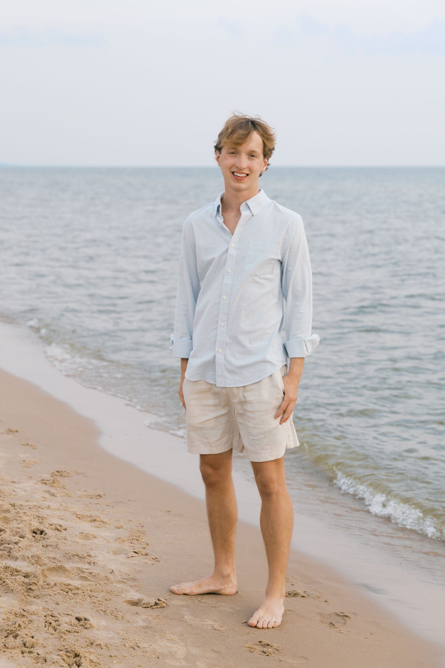 Grand Haven Summer Beach Family Pictures Lake Michigan. West Michigan Family Photographer Blue and white beach family outfit inspiration