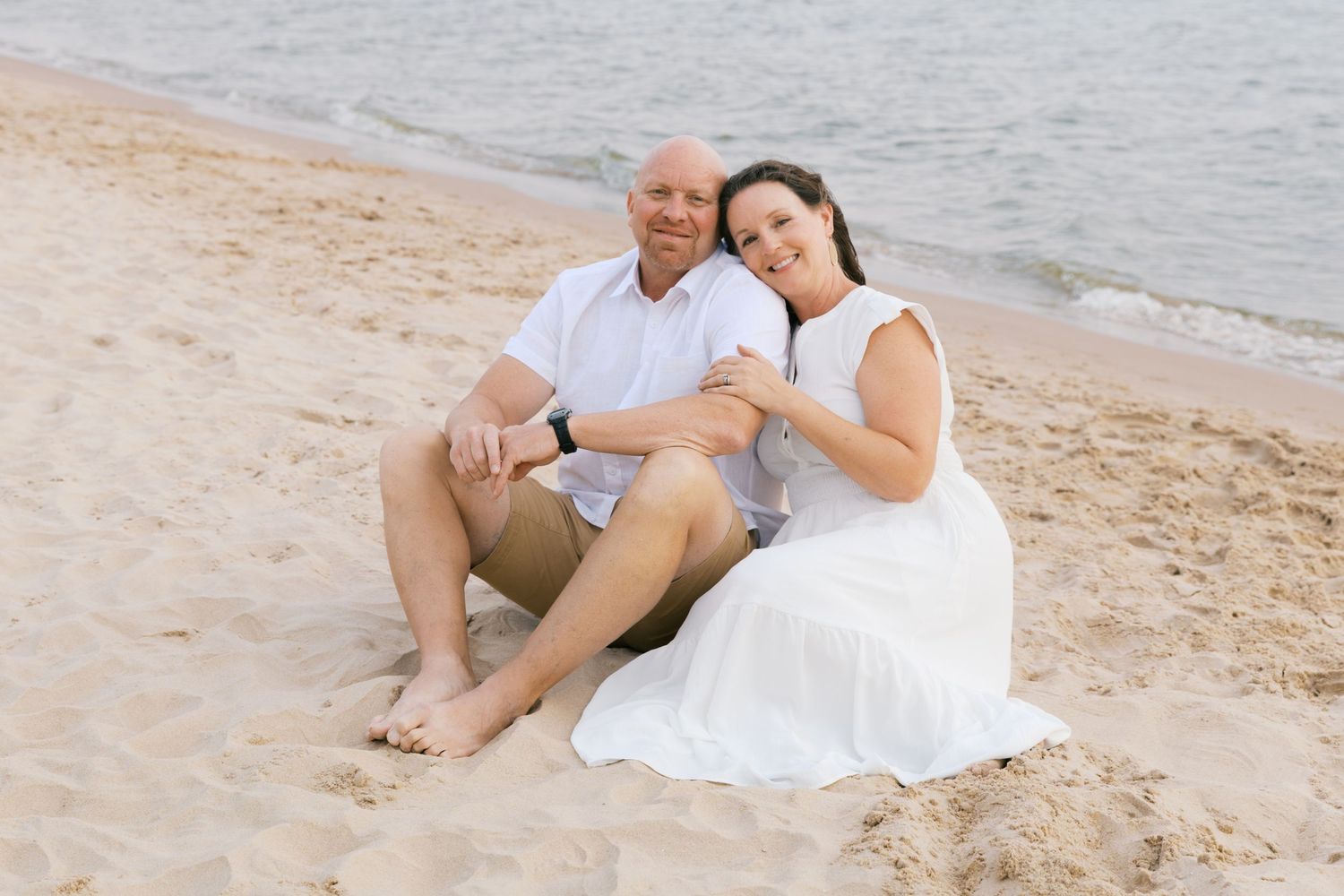 Grand Haven Summer Beach Family Pictures Lake Michigan. West Michigan Family Photographer Blue and white beach family outfit inspiration