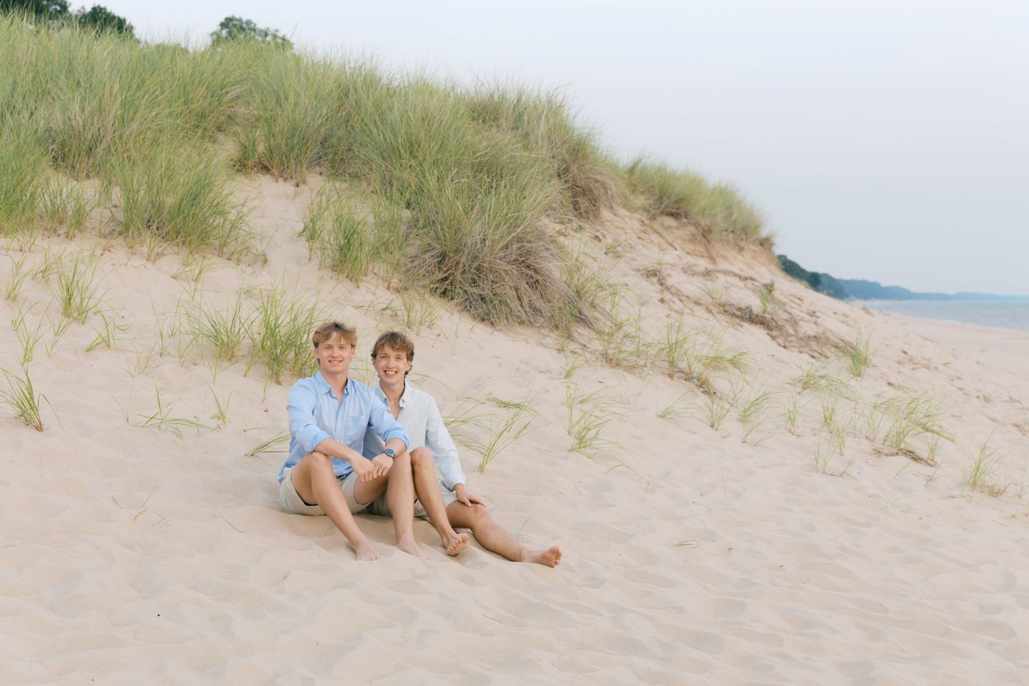 Grand Haven Summer Beach Family Pictures Lake Michigan. West Michigan Family Photographer Blue and white beach family outfit inspiration