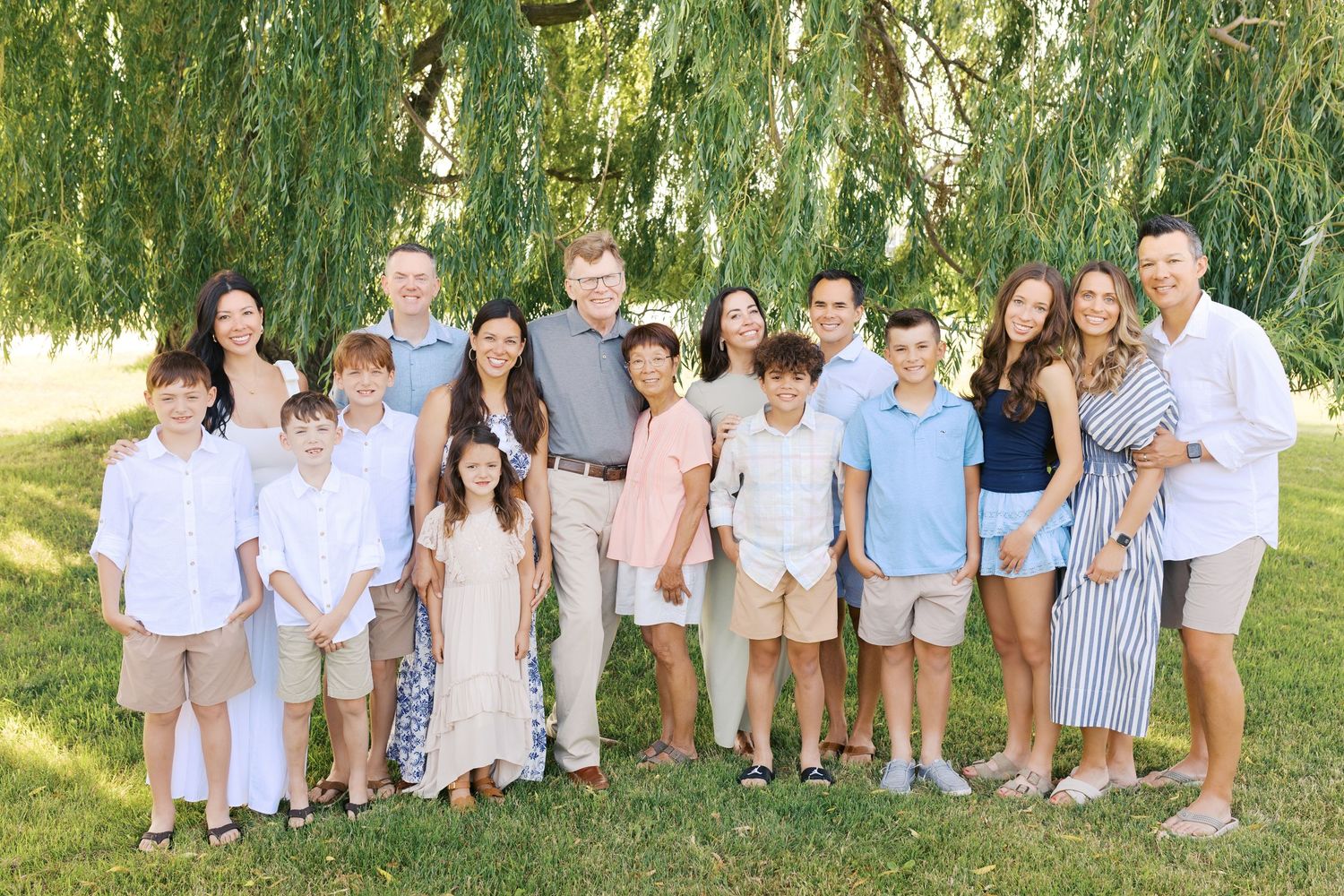 Extended family portrait photography session at harbor island grand haven michigan. Set in the spring with bright colors and willow trees.