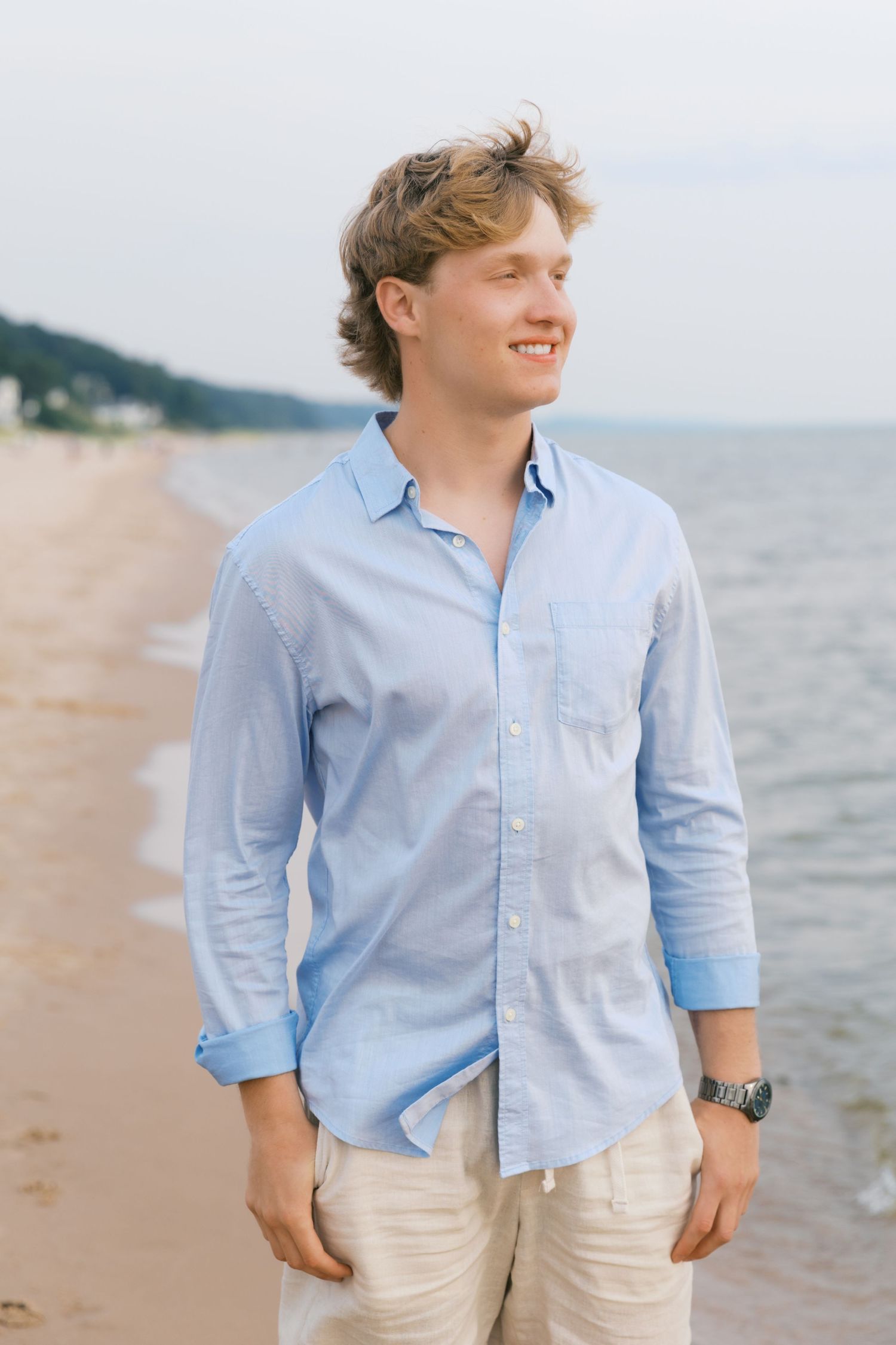Grand Haven Summer Beach Family Pictures Lake Michigan. West Michigan Family Photographer Blue and white beach family outfit inspiration