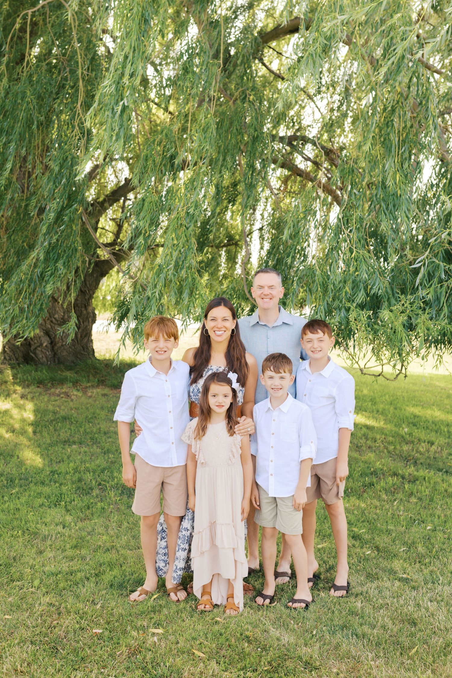 Extended family portrait photography session at harbor island grand haven michigan. Set in the spring with bright colors and willow trees.