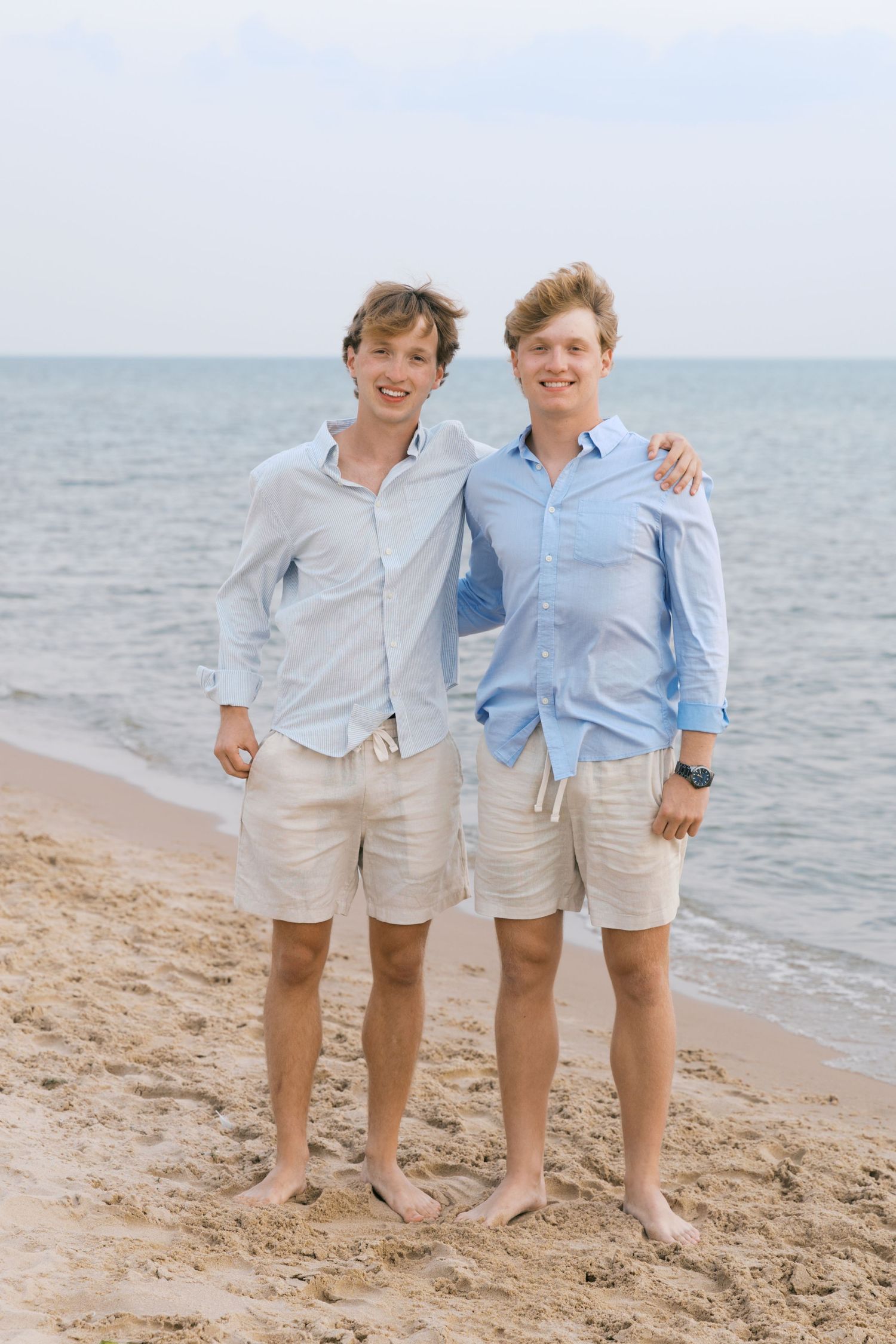 Grand Haven Summer Beach Family Pictures Lake Michigan. West Michigan Family Photographer Blue and white beach family outfit inspiration