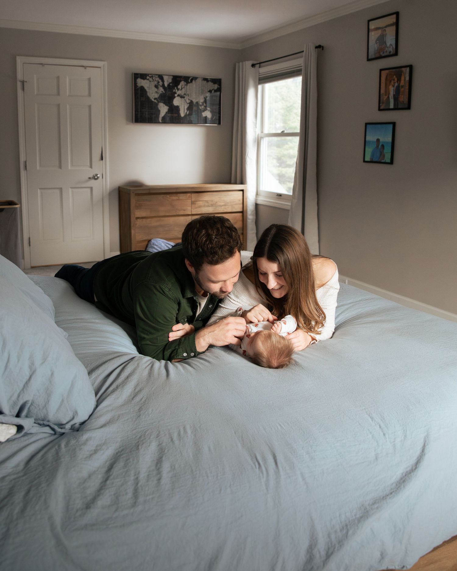 In home family portrait photography photo shoot, grand haven michigan family photographer, spring lake family michigan photographer