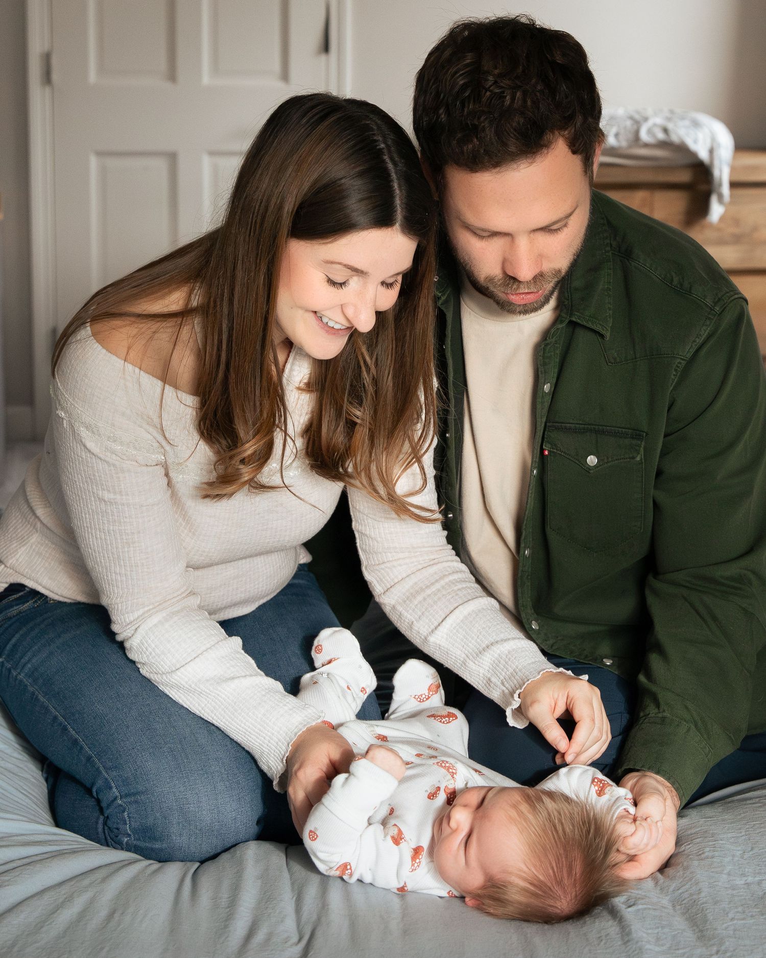 In home family portrait photography photo shoot, grand haven michigan family photographer, spring lake family michigan photographer