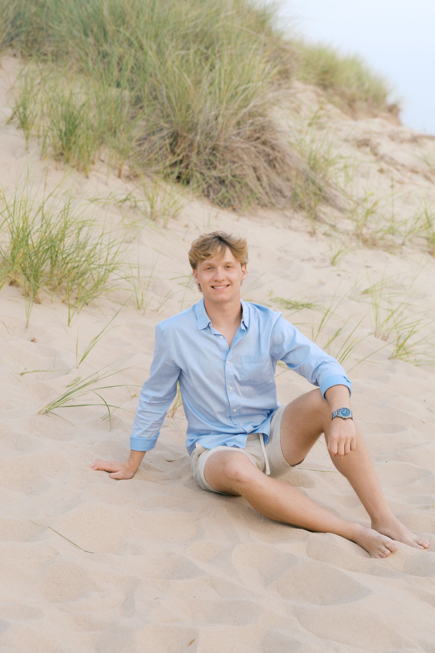 Grand Haven Summer Beach Family Pictures Lake Michigan. West Michigan Family Photographer Blue and white beach family outfit inspiration