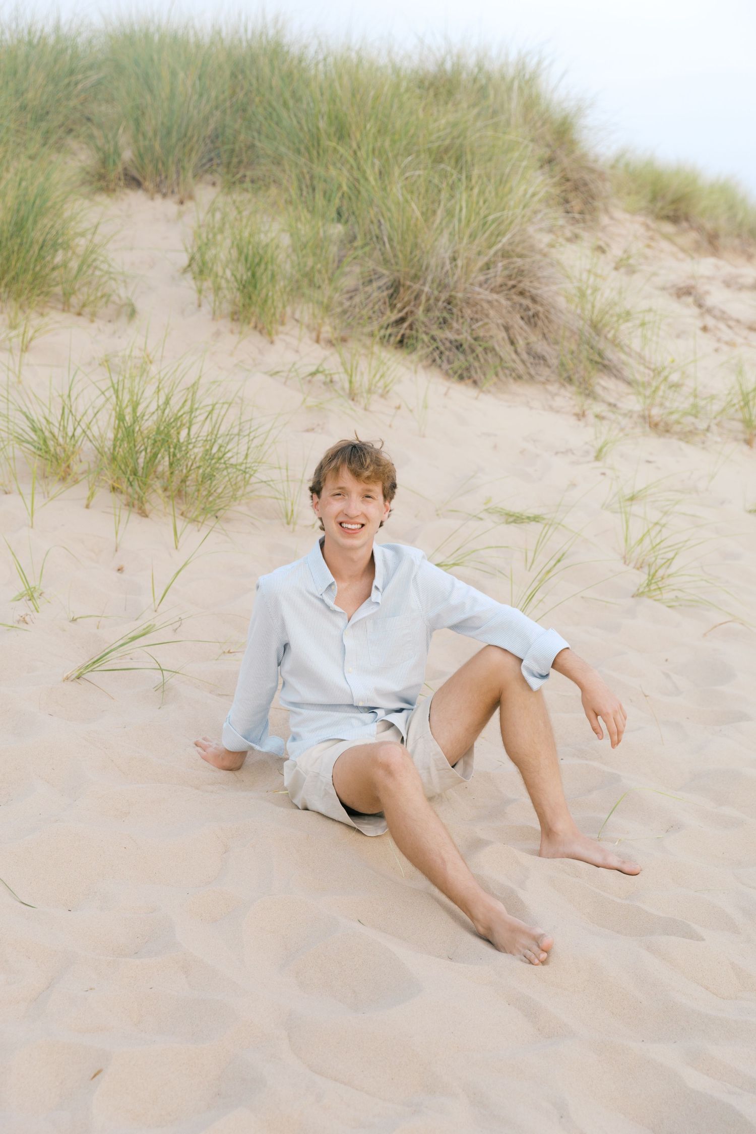 Grand Haven Summer Beach Family Pictures Lake Michigan. West Michigan Family Photographer Blue and white beach family outfit inspiration