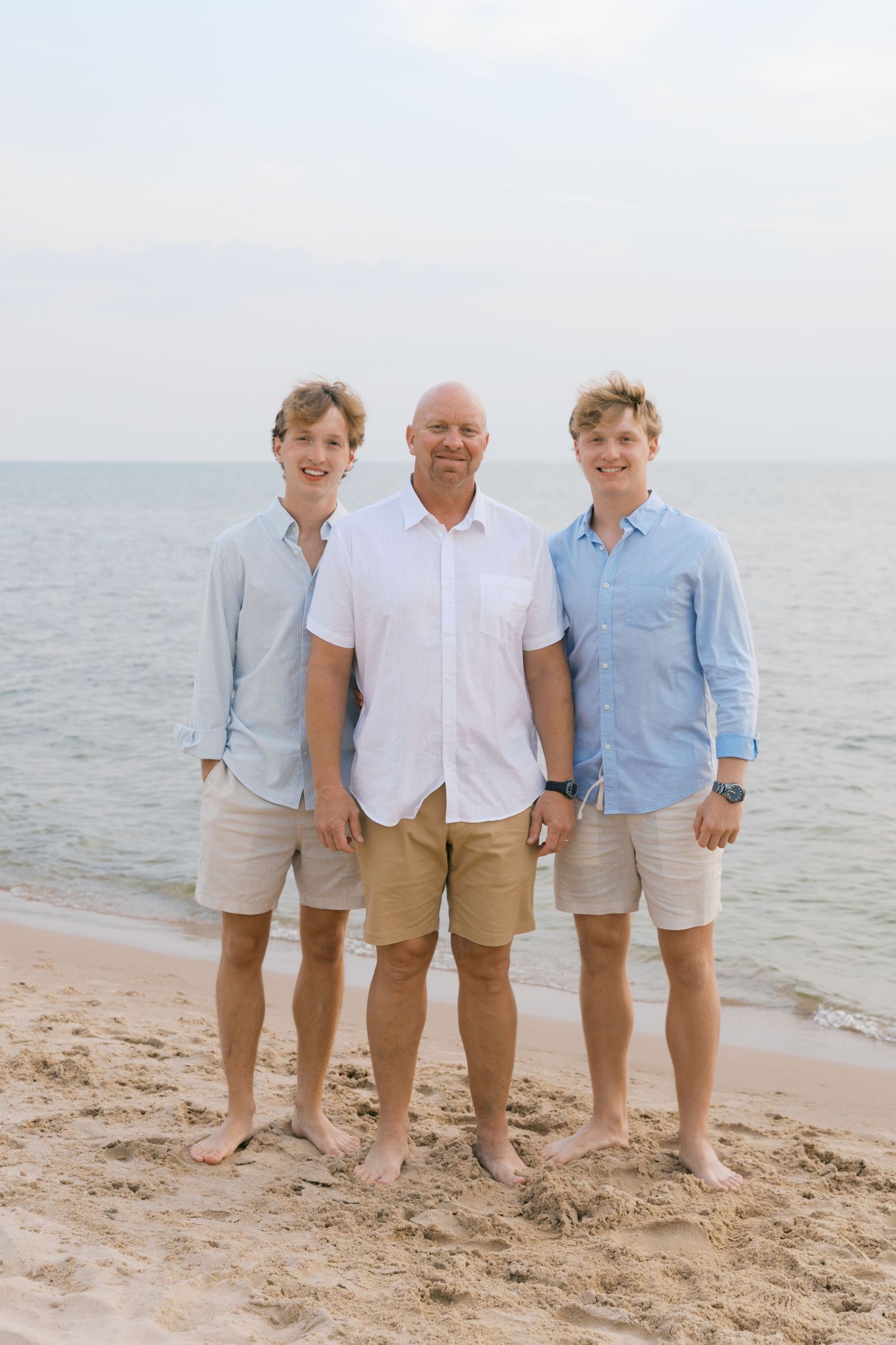 Grand Haven Summer Beach Family Pictures Lake Michigan. West Michigan Family Photographer Blue and white beach family outfit inspiration