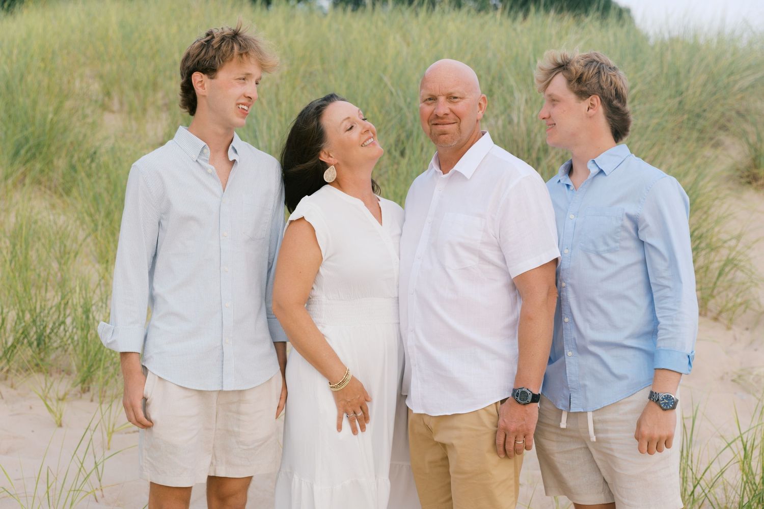 Grand Haven Summer Beach Family Pictures Lake Michigan. West Michigan Family Photographer Blue and white beach family outfit inspiration
