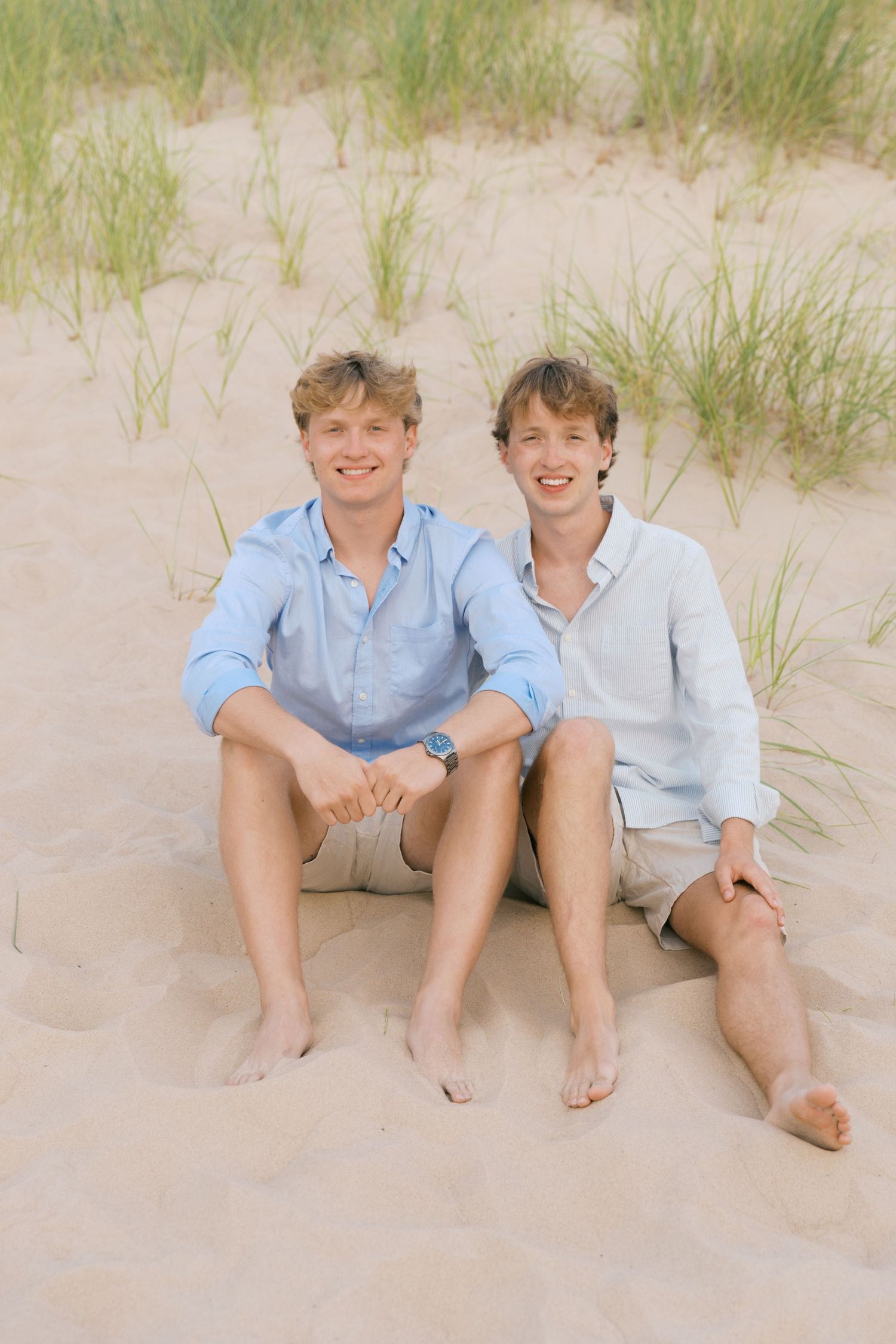 Grand Haven Summer Beach Family Pictures Lake Michigan. West Michigan Family Photographer Blue and white beach family outfit inspiration