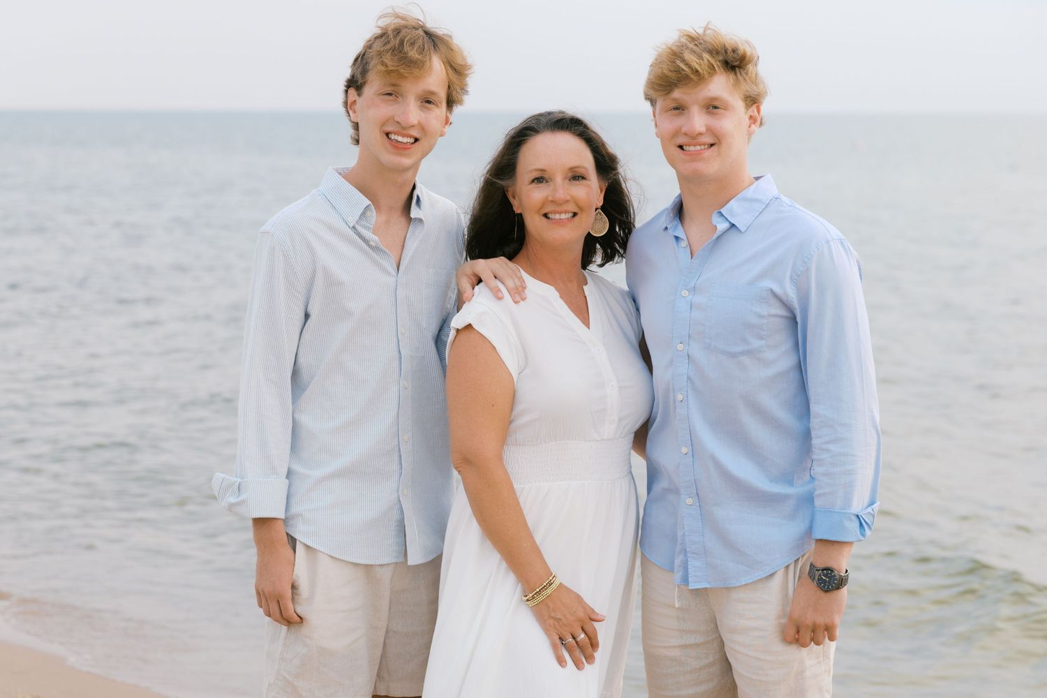 Grand Haven Summer Beach Family Pictures Lake Michigan. West Michigan Family Photographer Blue and white beach family outfit inspiration