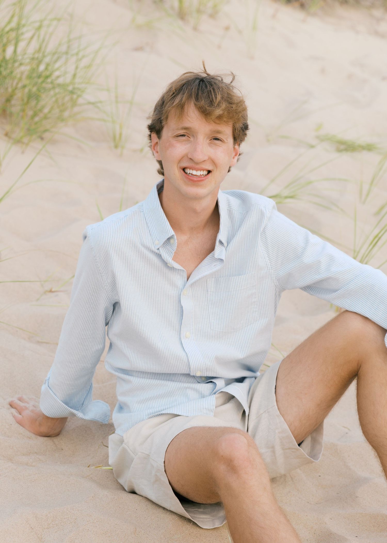 Grand Haven Summer Beach Family Pictures Lake Michigan. West Michigan Family Photographer Blue and white beach family outfit inspiration