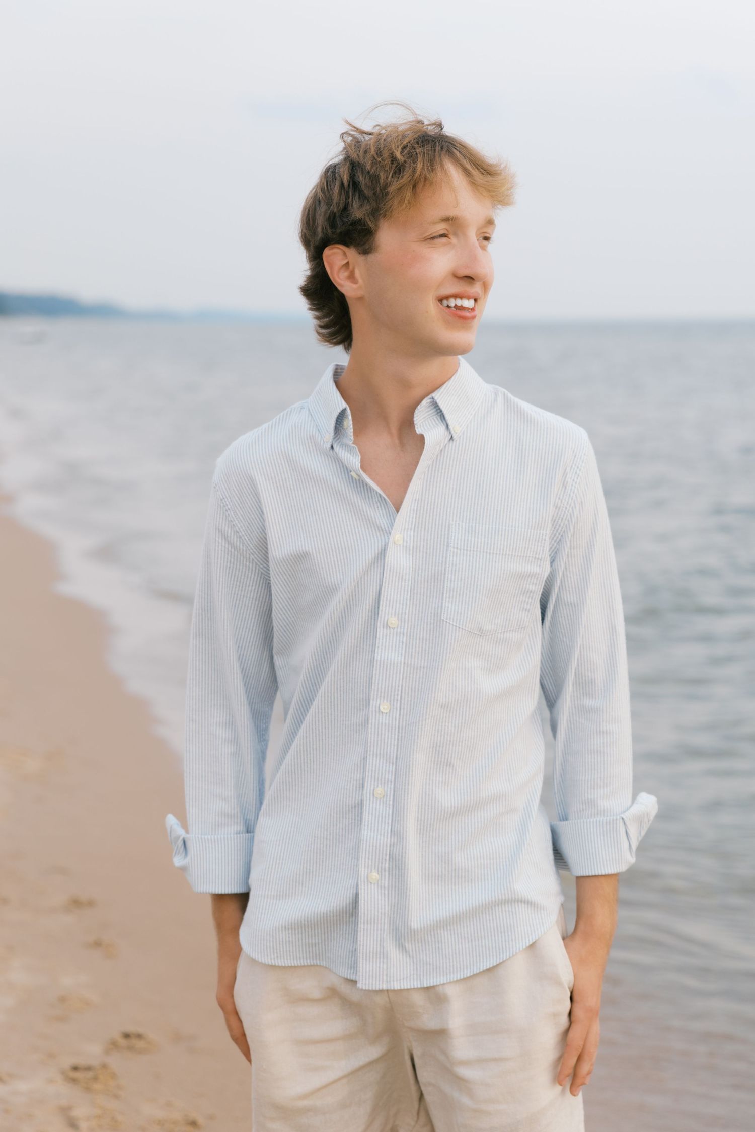 Grand Haven Summer Beach Family Pictures Lake Michigan. West Michigan Family Photographer Blue and white beach family outfit inspiration