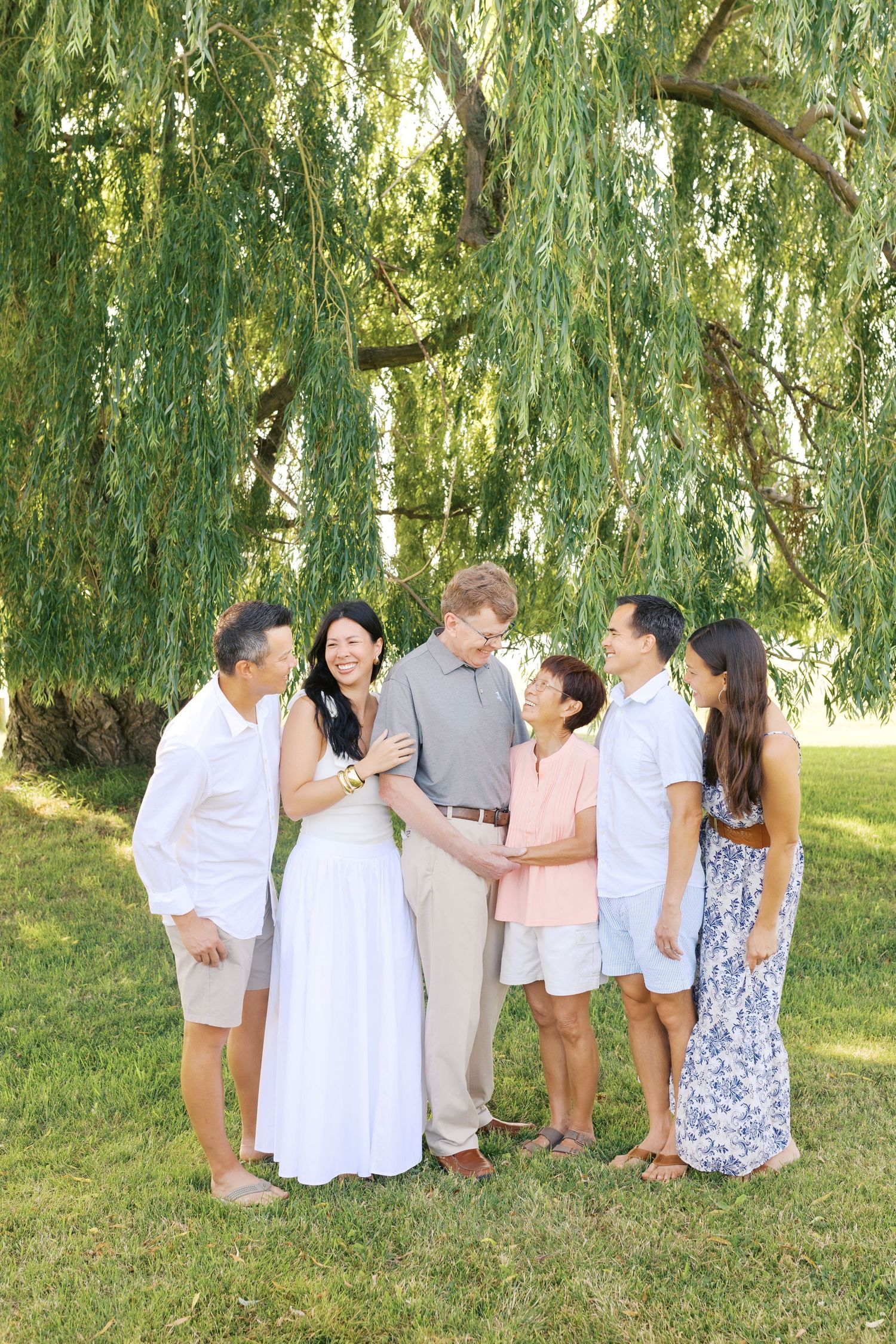 Extended family portrait photography session at harbor island grand haven michigan. Set in the spring with bright colors and willow trees.