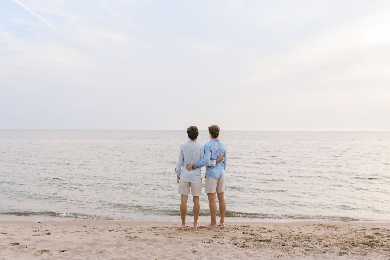 Grand Haven Summer Beach Family Pictures Lake Michigan. West Michigan Family Photographer Blue and white beach family outfit inspiration