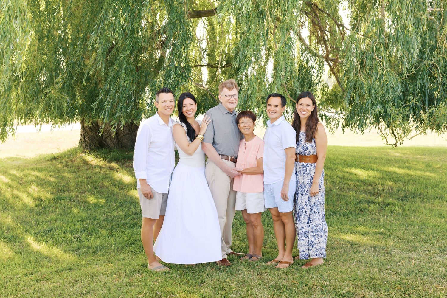 Extended family portrait photography session at harbor island grand haven michigan. Set in the spring with bright colors and willow trees.