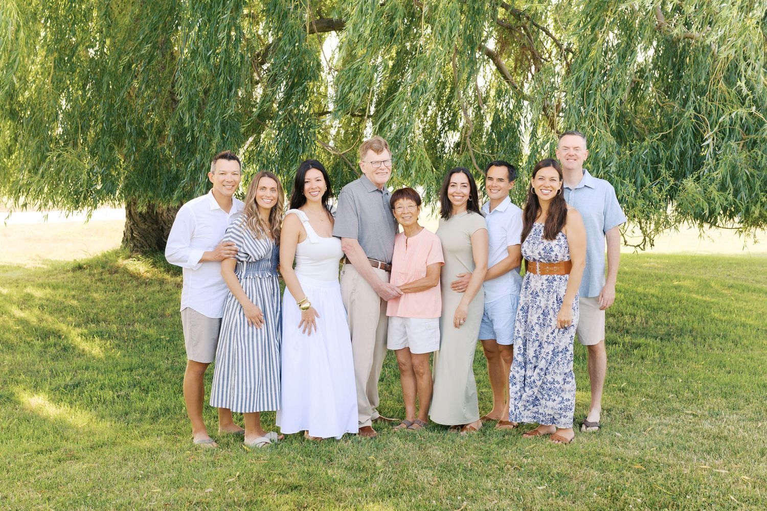 Extended family portrait photography session at harbor island grand haven michigan. Set in the spring with bright colors and willow trees.