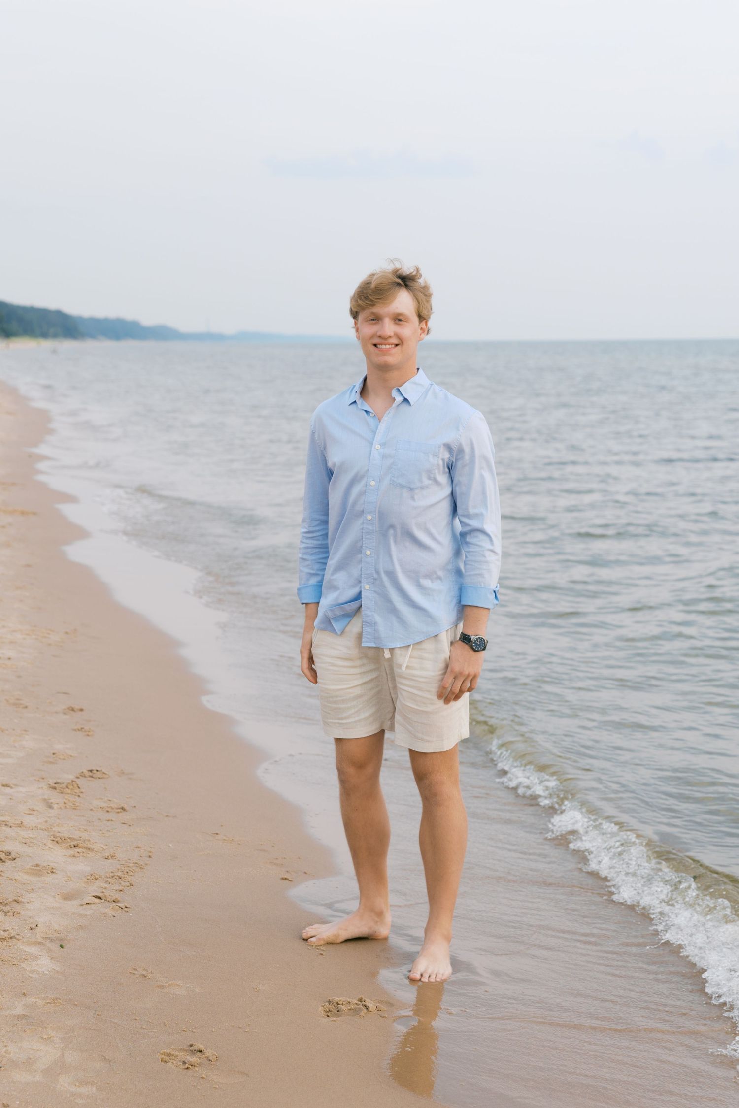 Grand Haven Summer Beach Family Pictures Lake Michigan. West Michigan Family Photographer Blue and white beach family outfit inspiration