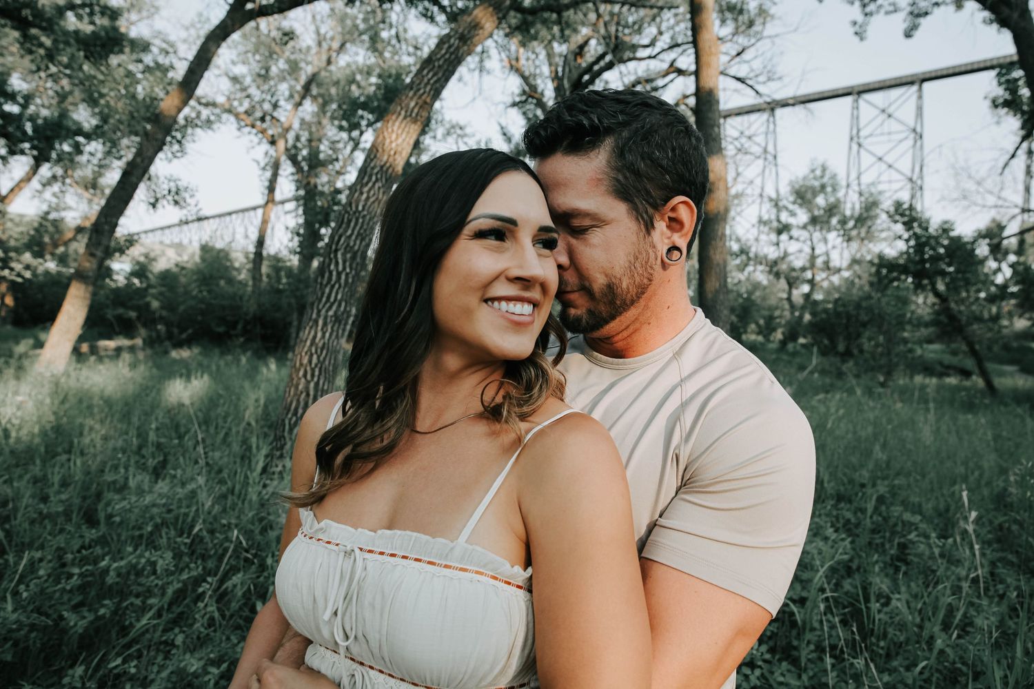 couples session pose ideas for engagement session in lethbridge alberta