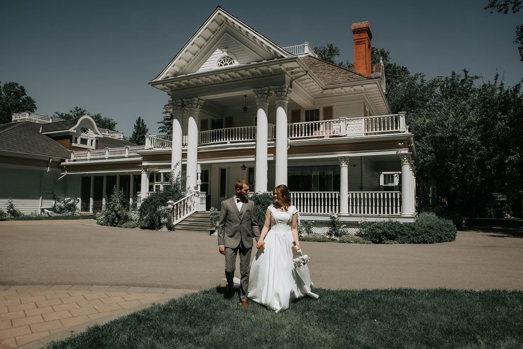 july wedding at the norland historic estate in lethbridge alberta