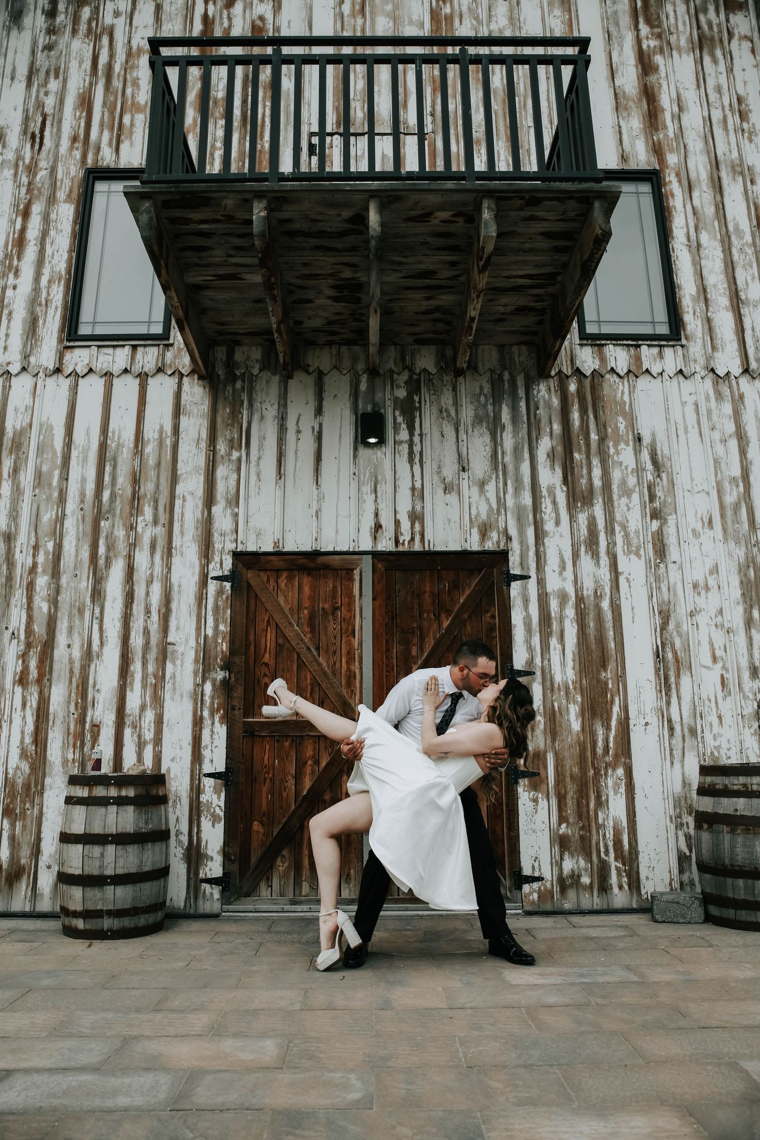 the country side barn wedding venue in Lethbridge Alberta. real wedding from this rustic chic barn venue two hours outside of Calgary AB