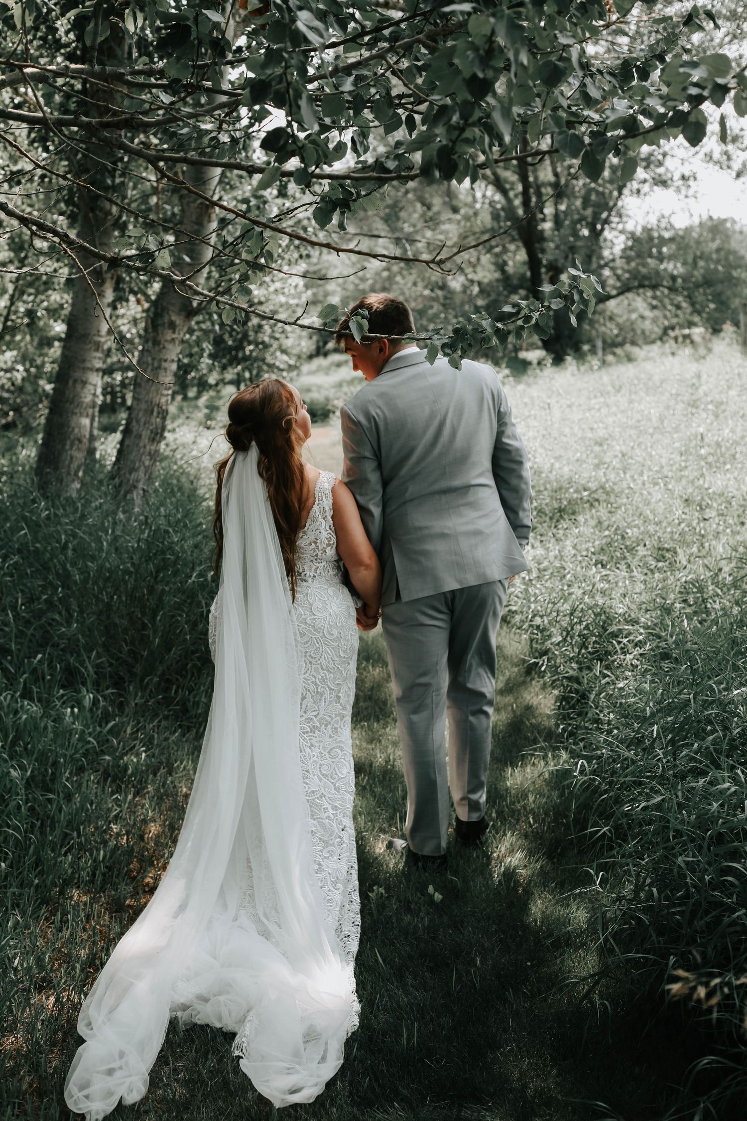 wedding photographer in virden manitoba - backyard wedding in manitoba