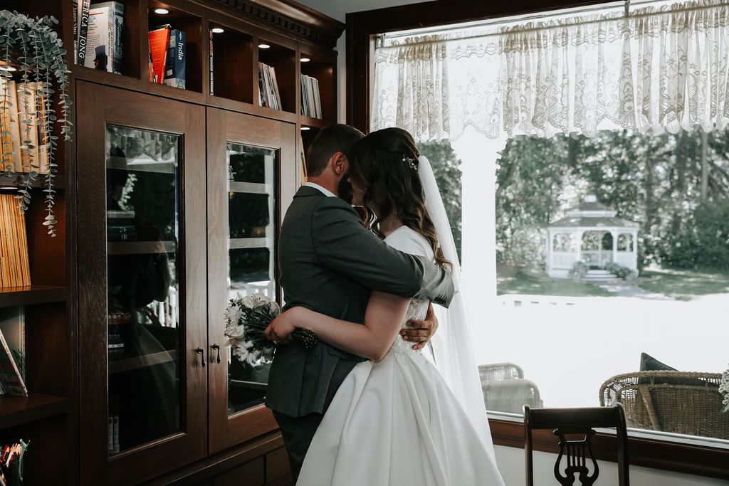 july wedding at the norland historic estate in lethbridge alberta