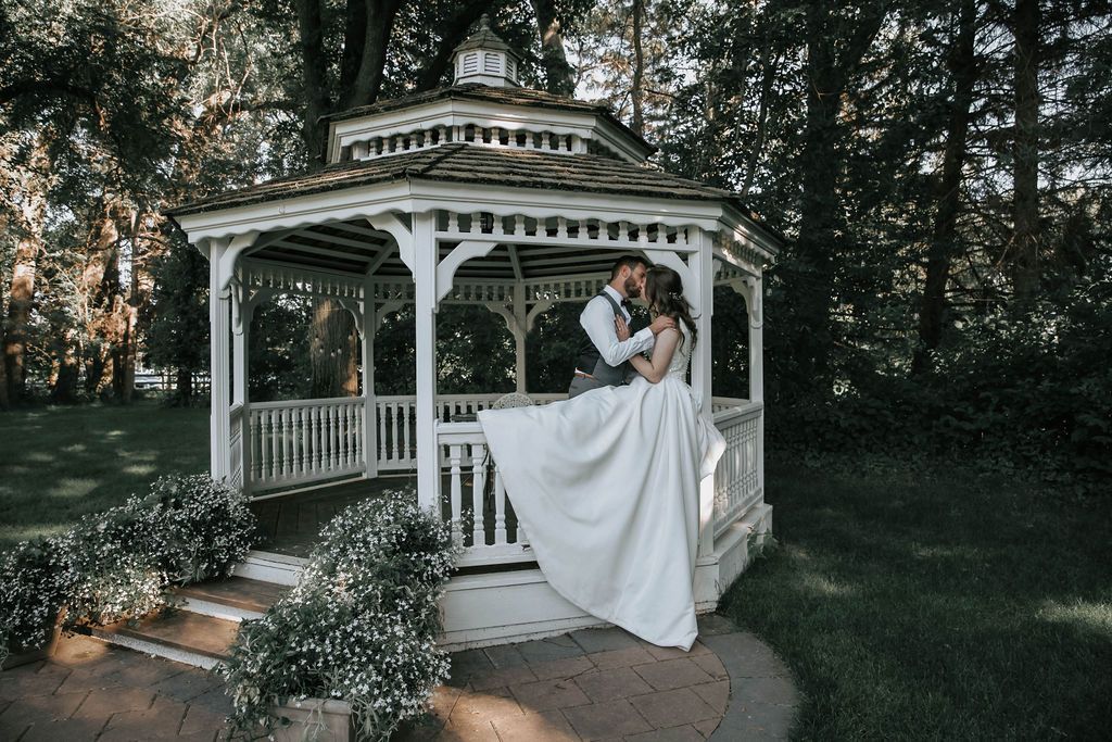 july wedding at the norland historic estate in lethbridge alberta