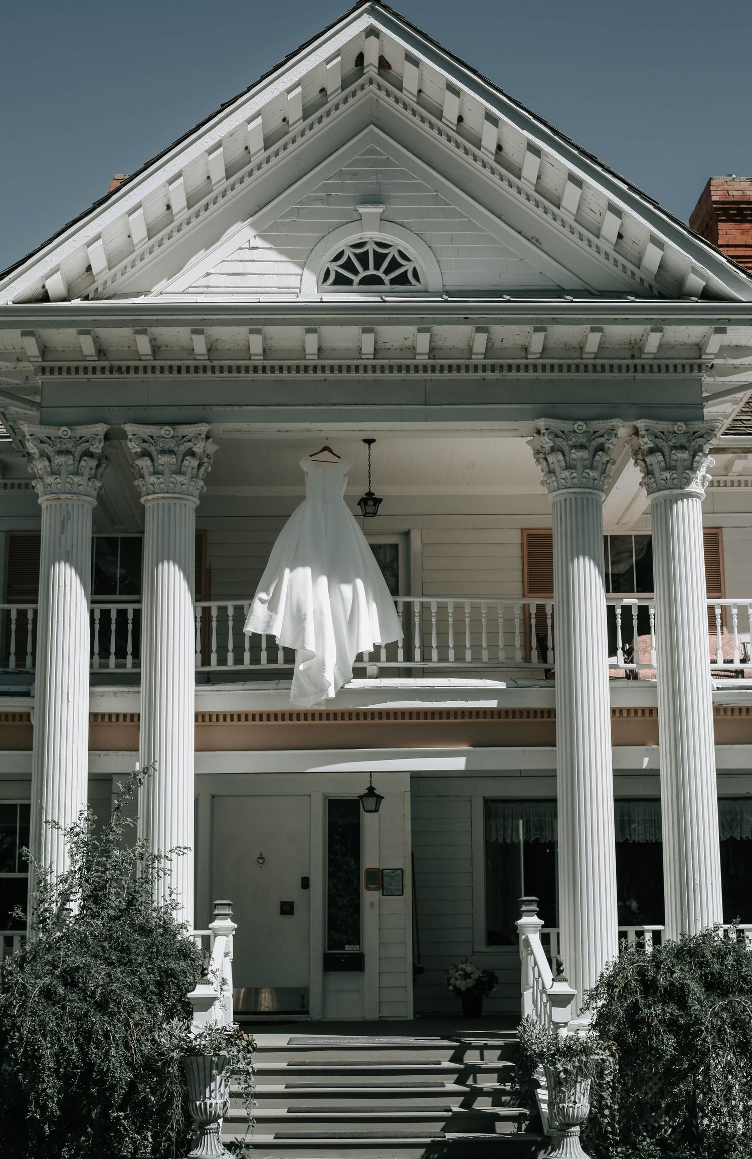 editorial wedding photographer in lethbridge alberta at the Norland historic estate