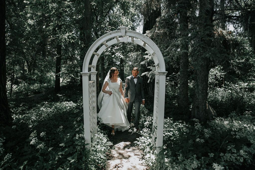 july wedding at the norland historic estate in lethbridge alberta