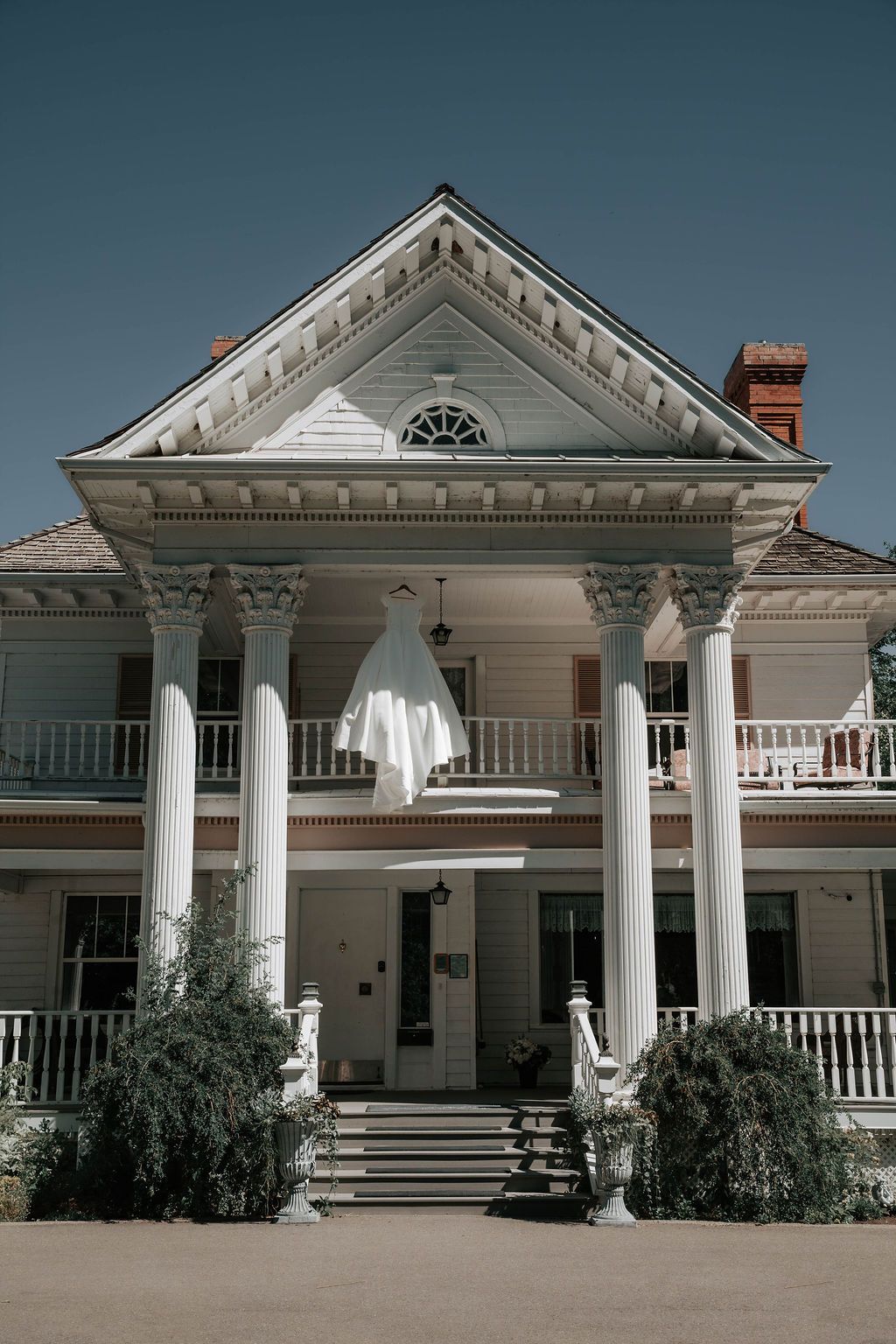 july wedding at the norland historic estate in lethbridge alberta