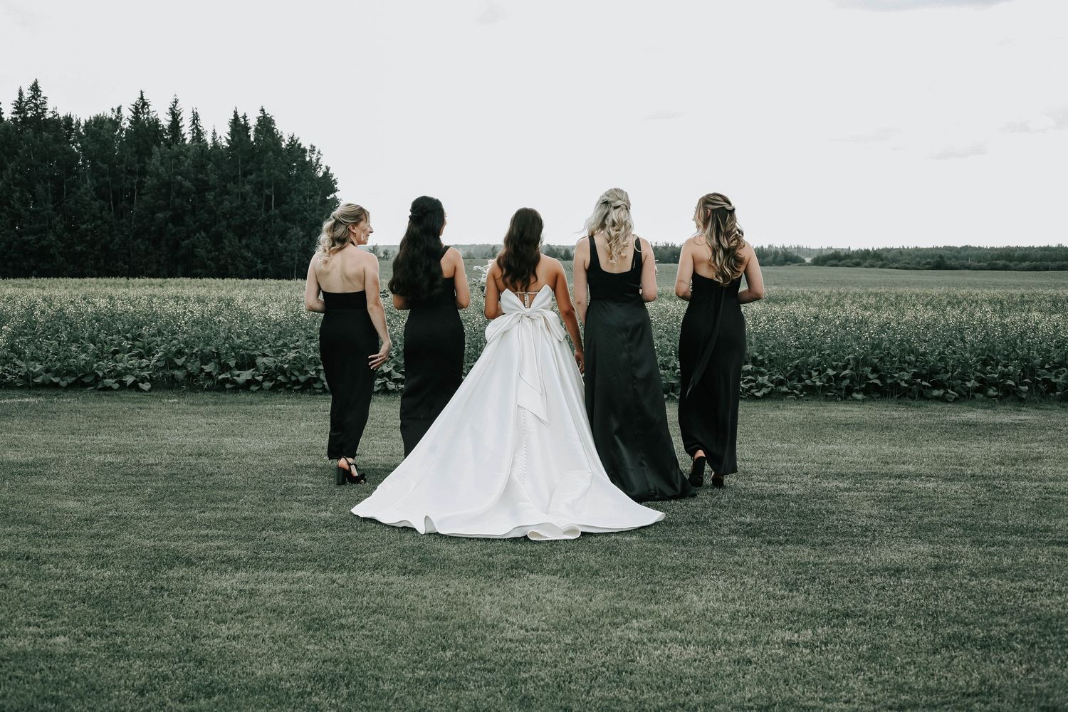 black barn venue wedding photographer