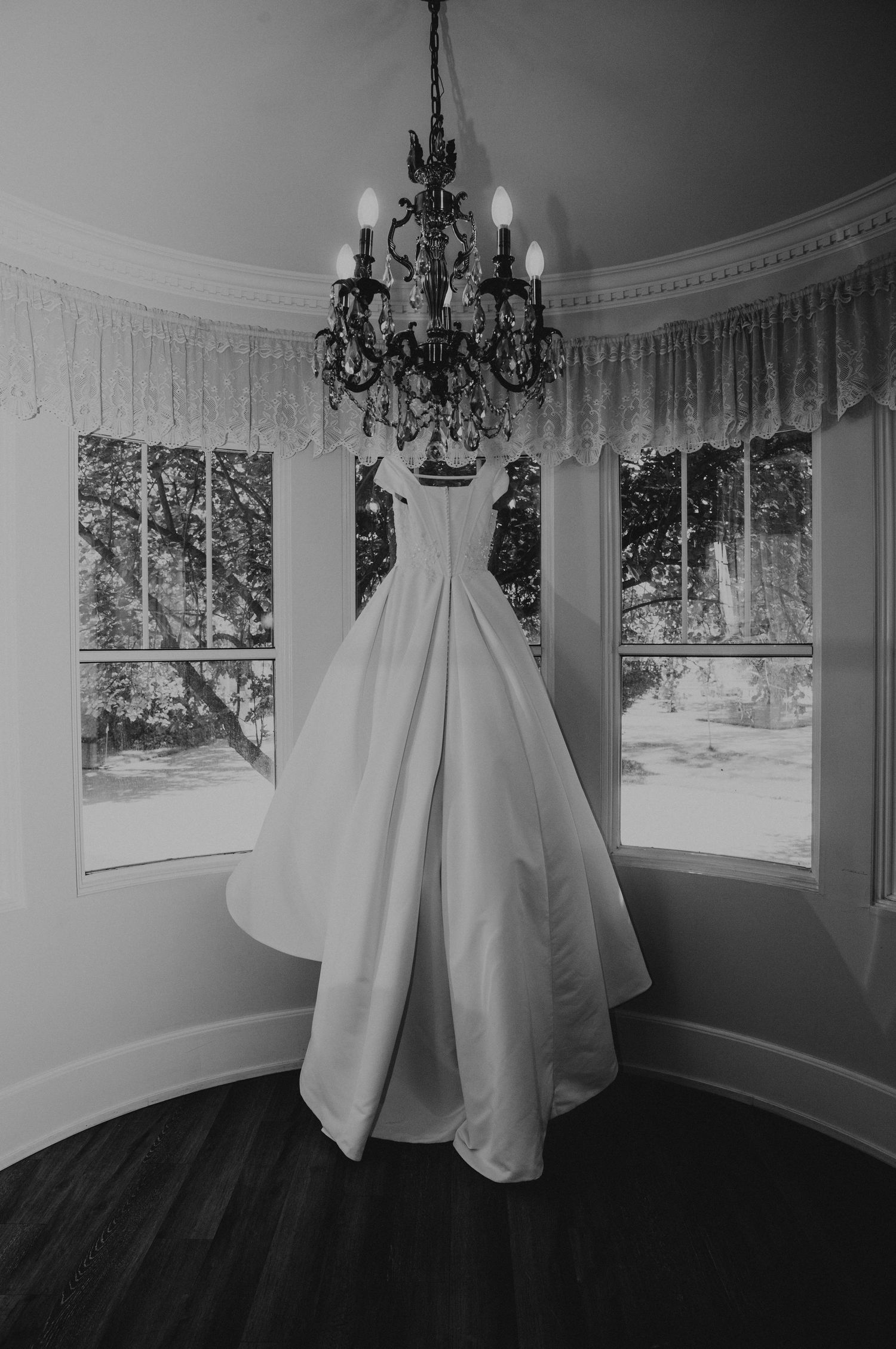 wedding photographers photographing weddings at the norland in lethbridge alberta