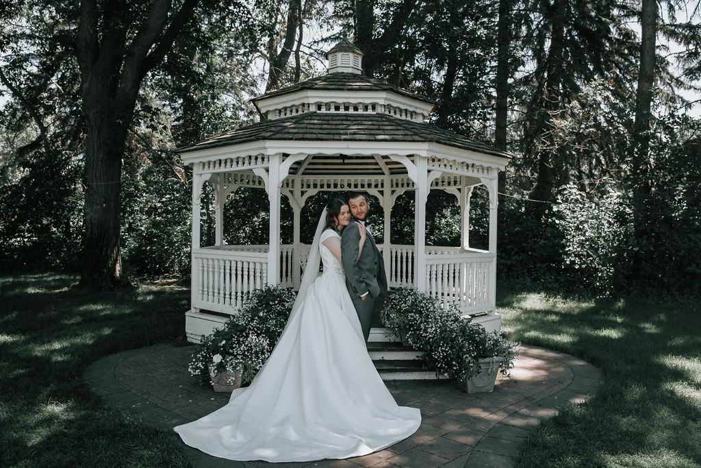 july wedding at the norland historic estate in lethbridge alberta