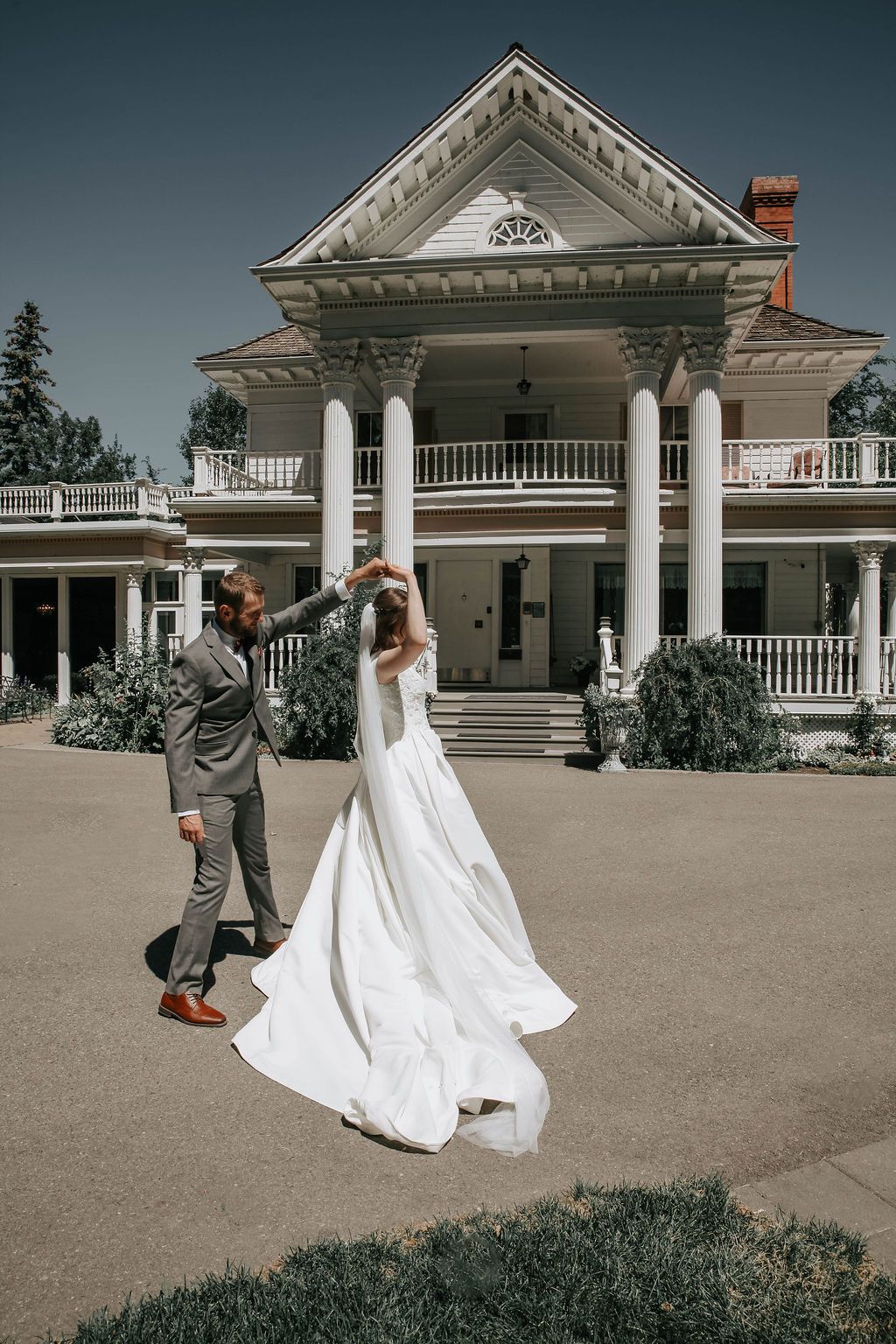 july wedding at the norland historic estate in lethbridge alberta