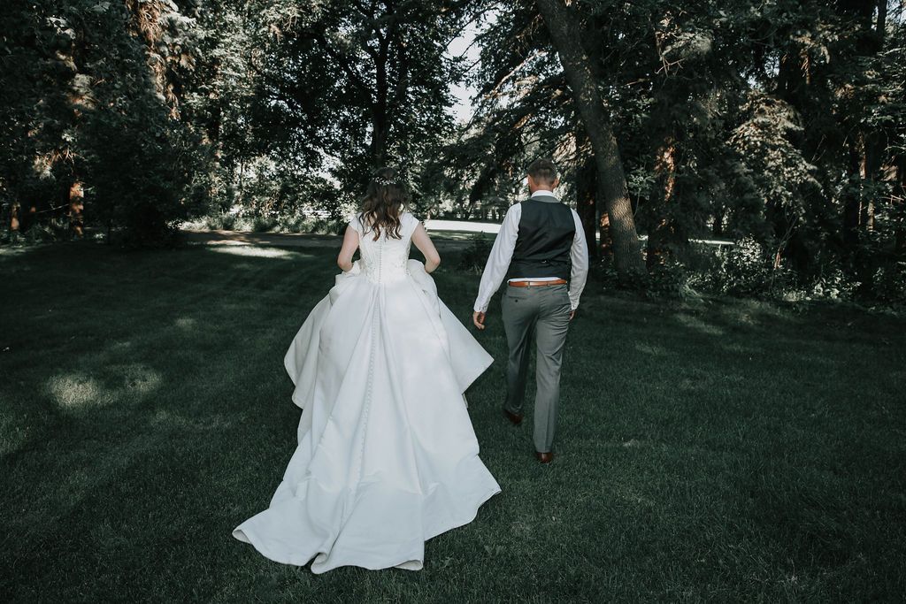 july wedding at the norland historic estate in lethbridge alberta