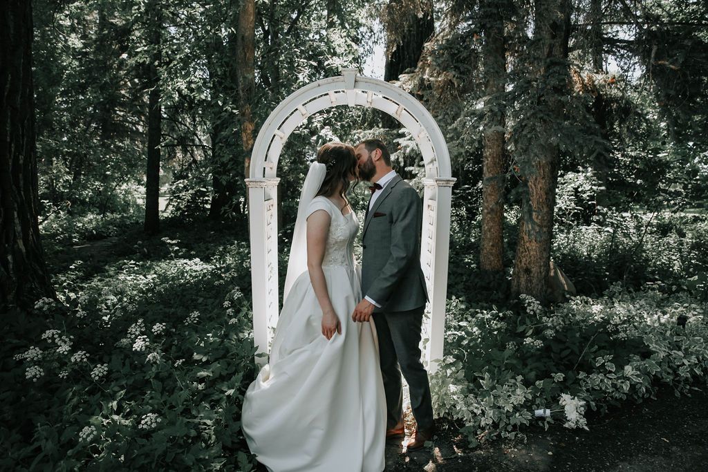 july wedding at the norland historic estate in lethbridge alberta