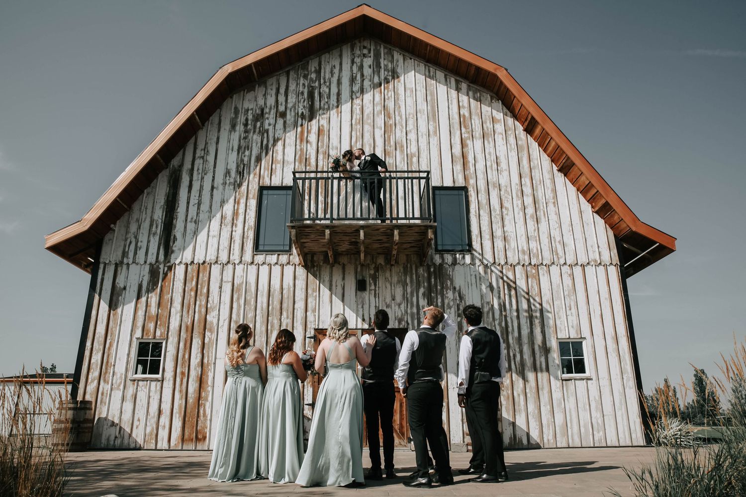 the country side barn wedding venue in Lethbridge Alberta. real wedding from this rustic chic barn venue two hours outside of Calgary AB