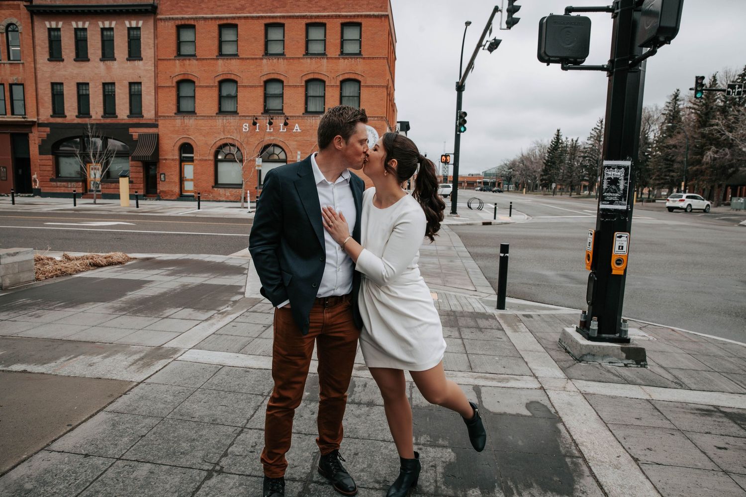 downtown lethbridge couples engagement session pictures